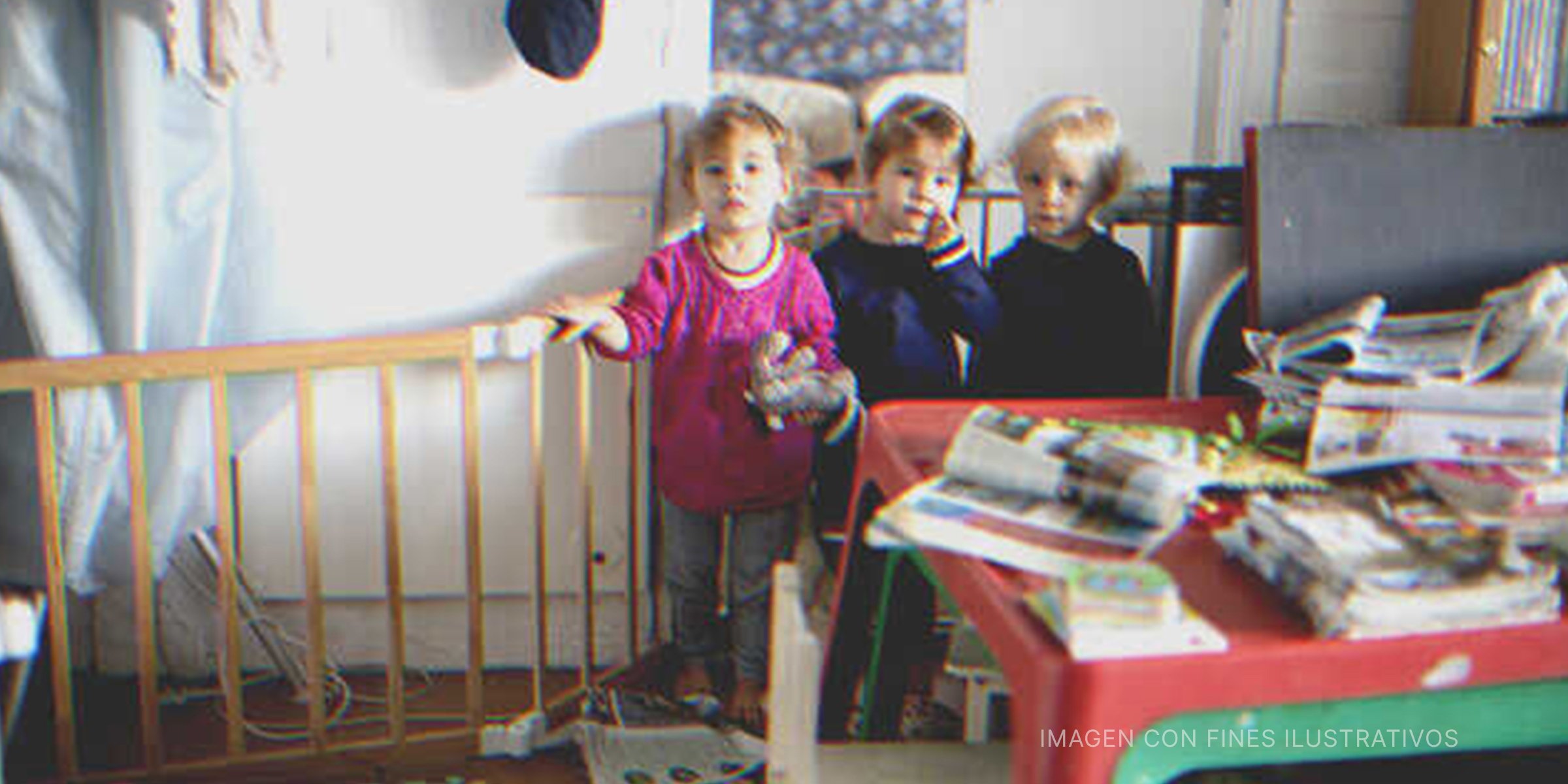 Tres niños en una habitación | Foto: Getty Images