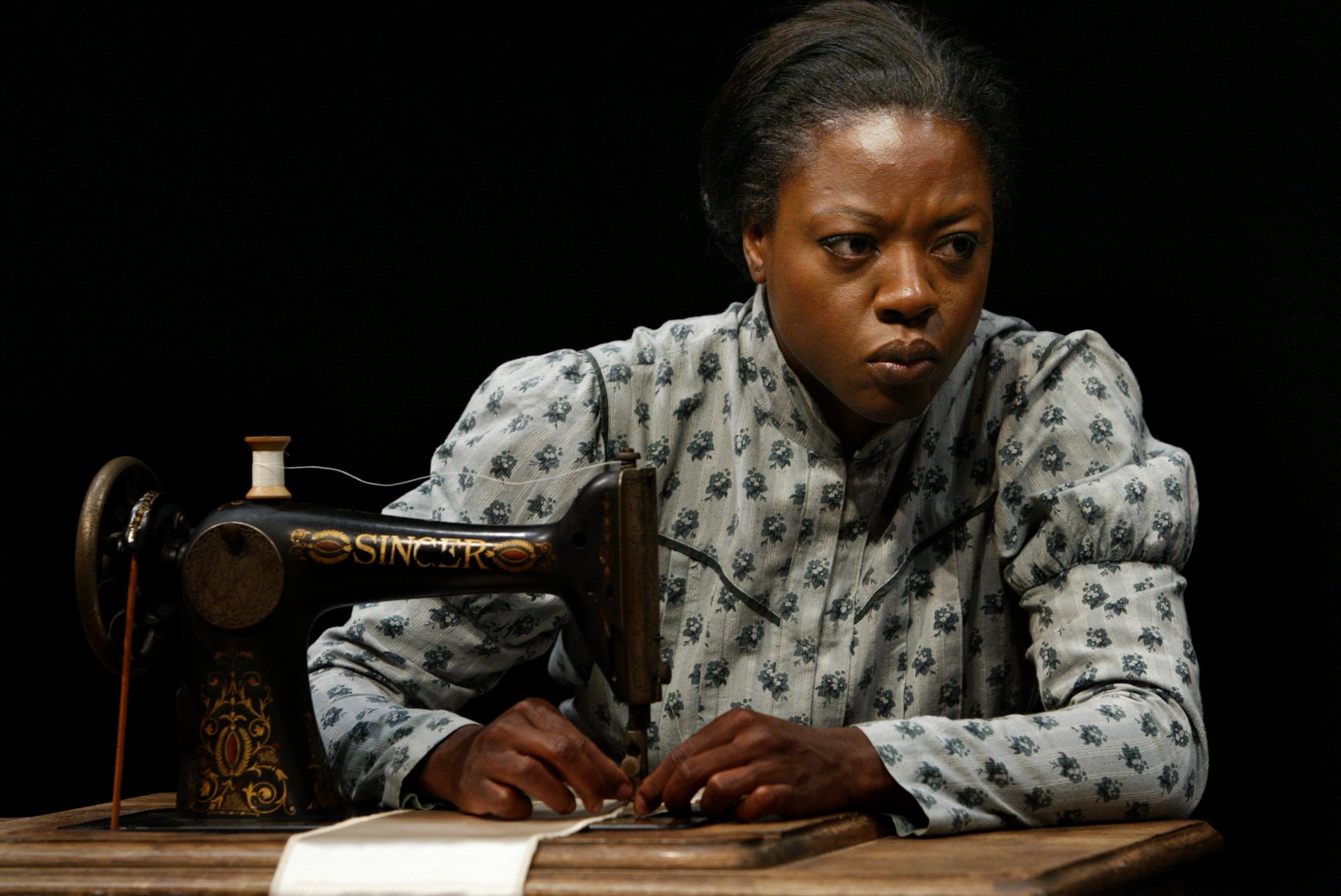 Viola Davis plays Esther in the play "Intimate Apparel" on May 25, 2001. | Source: Anne Cusack/Los Angeles Times/Getty Images