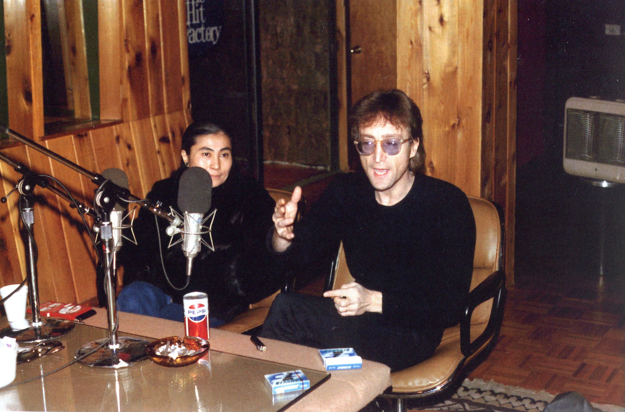 John Lennon and Yoko Ono at the Hit Factory recording studio in New York on December 6, 1980 | Source: Getty Images