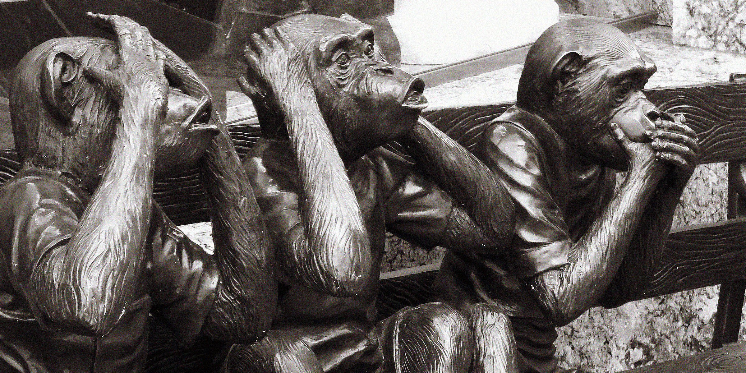 Unsplash | Statue of monkeys