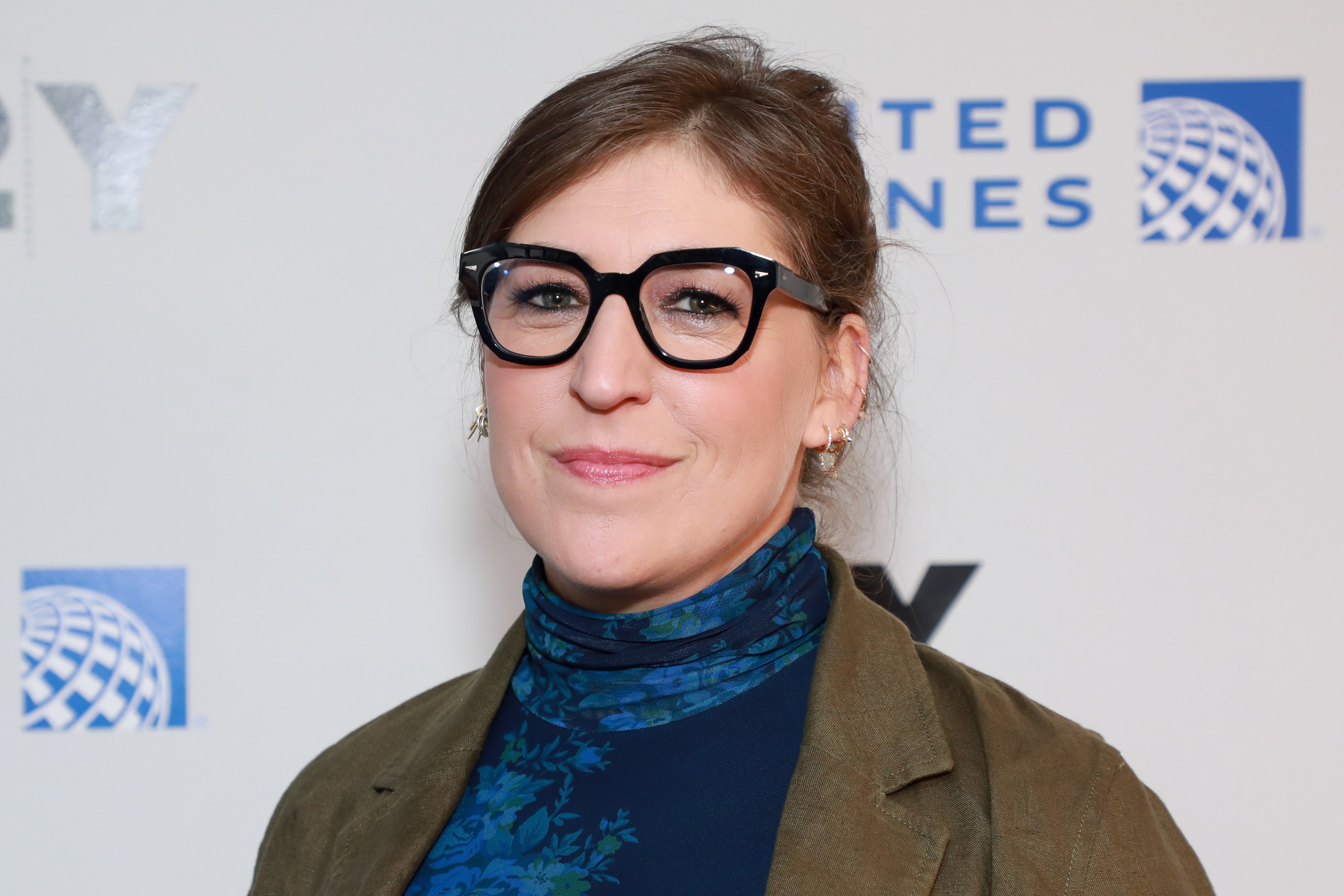 Mayim Bialik at 92Y on April 04, 2022, in New York City. | Source: Getty Images