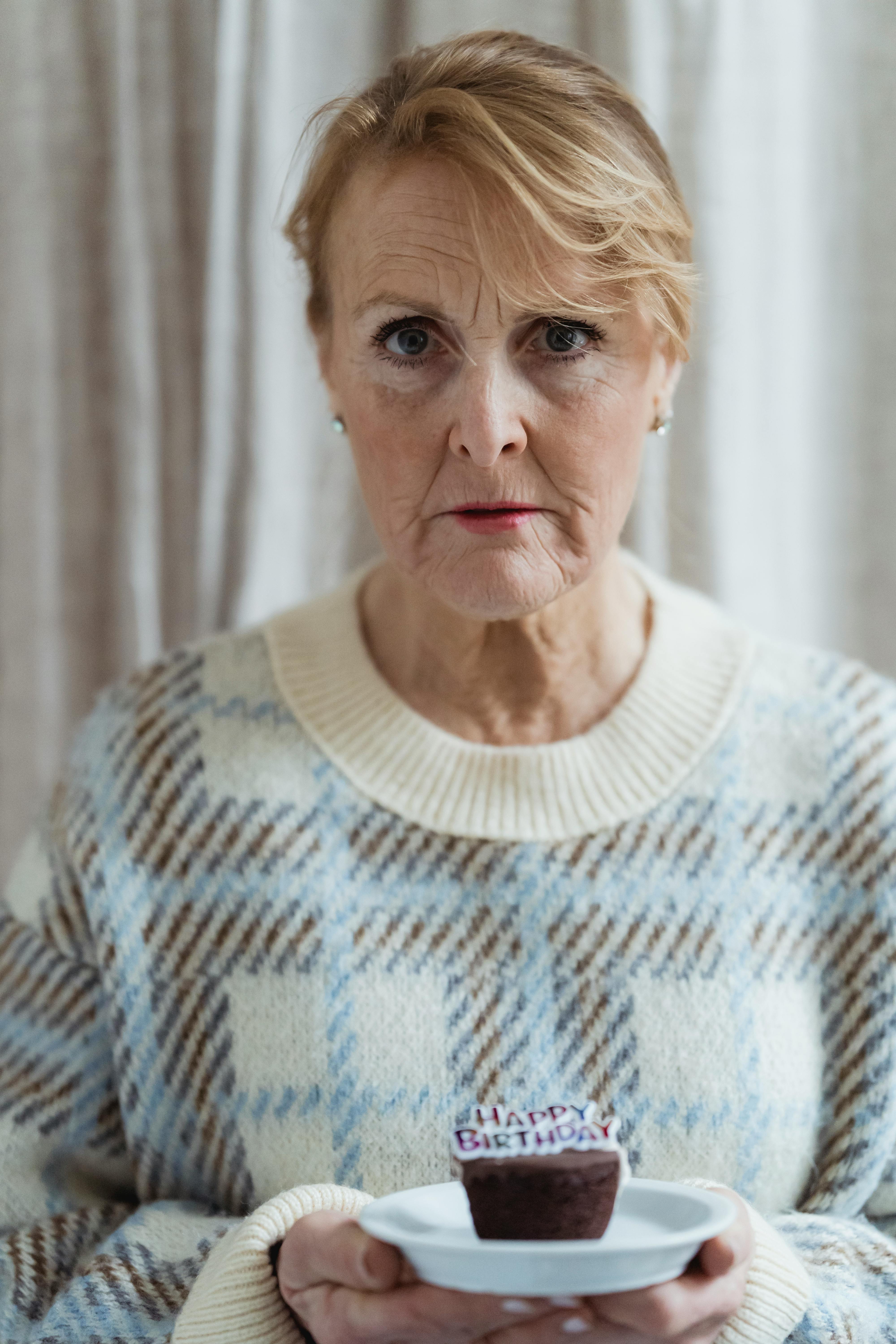 An upset woman holding a cupcake | Source: Pexels