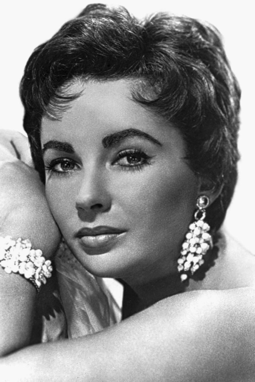  Publicity photo of Elizabeth Taylor circa 1953. | Source: Wikimedia Commons