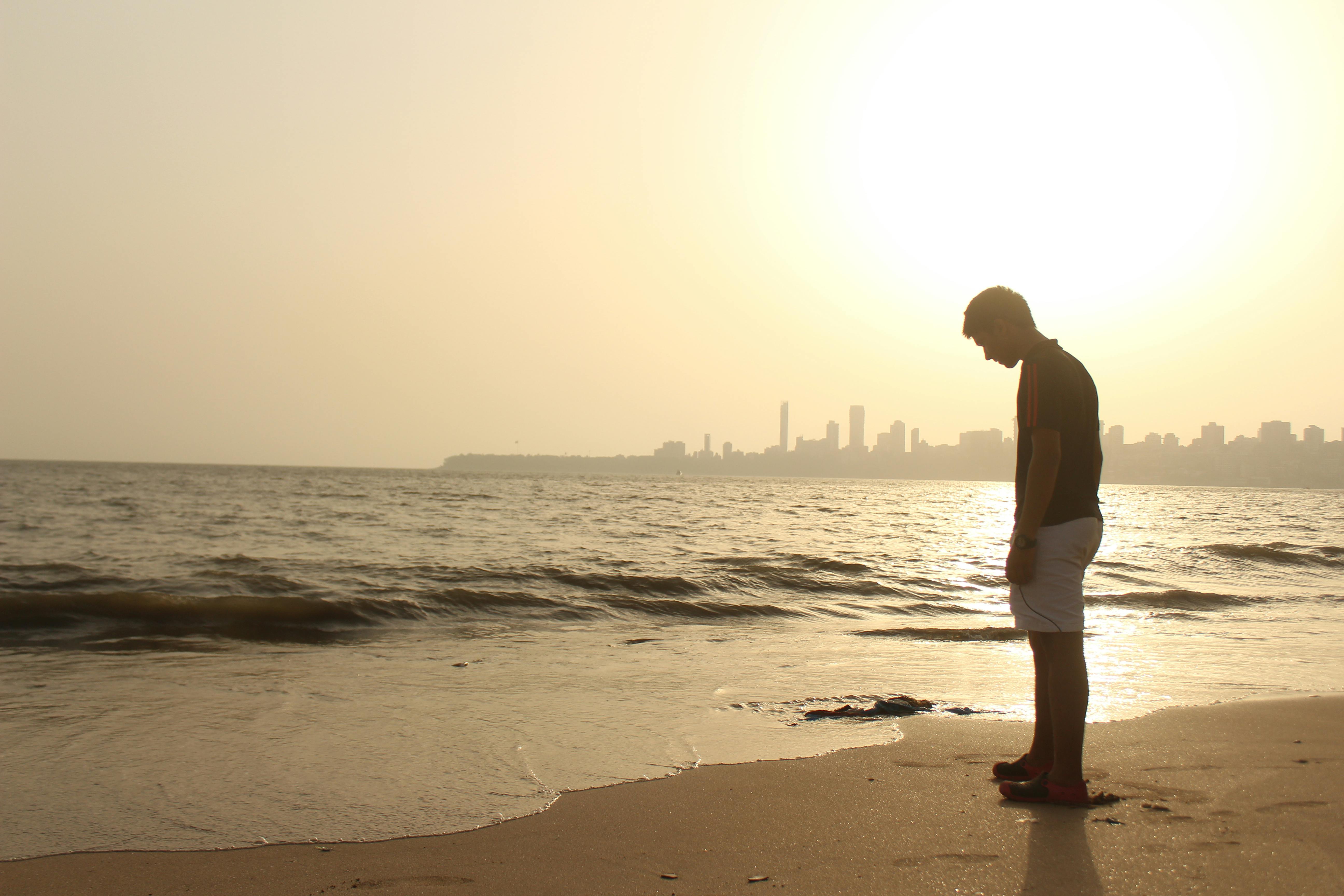 A man at the beach | Source: Pexels