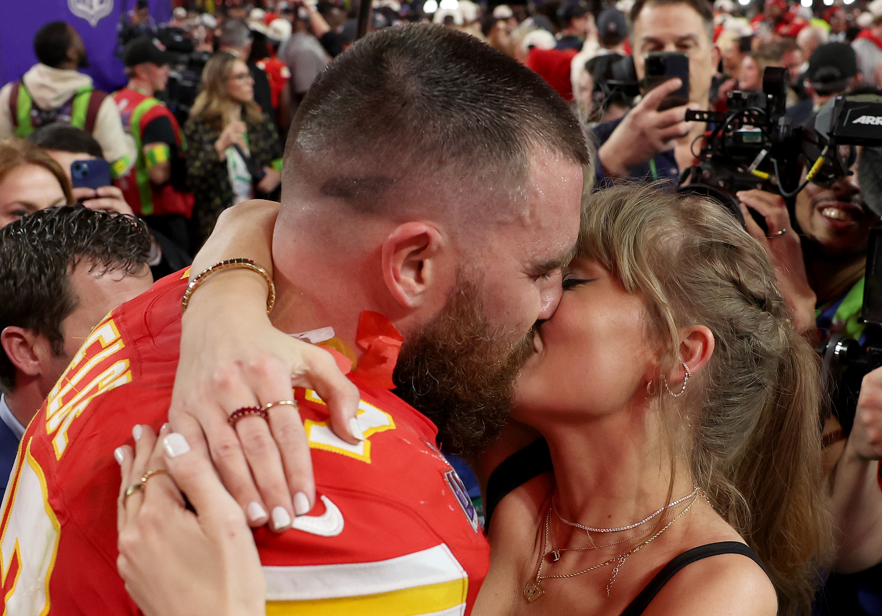 Travis Kelce #87 of the Kansas City Chiefs kisses Taylor Swift during Super Bowl LVIII on February 11, 2024, in Las Vegas, Nevada. | Source: Getty Images