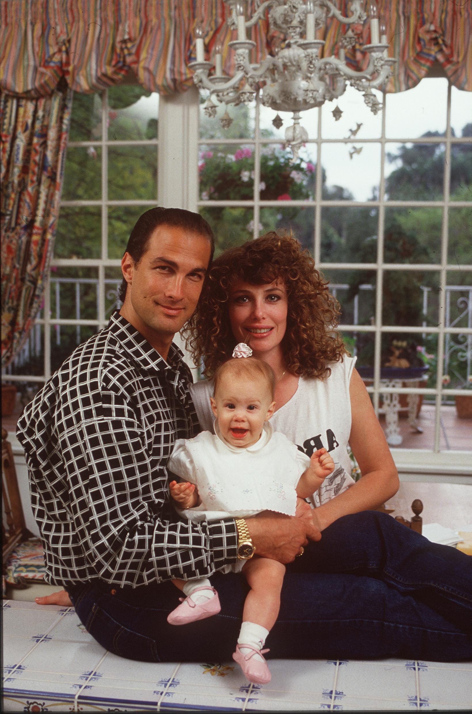Steven Seagal and Kelly LeBrock at home with their first child on April 13, 1989, in Beverly Hills, California | Photo: Paul Harris/Getty Images