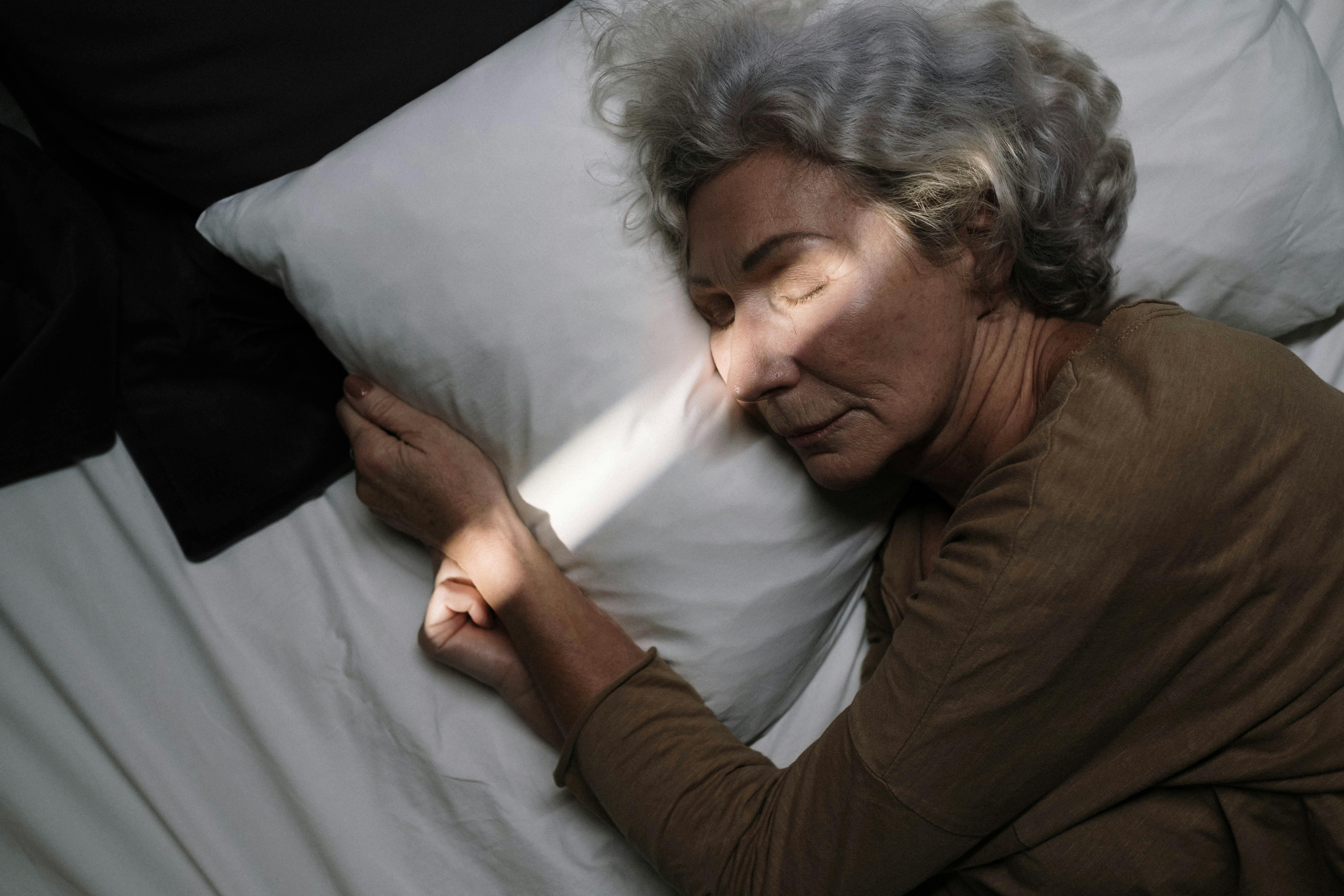 A sleeping elderly woman | Source: Pexels