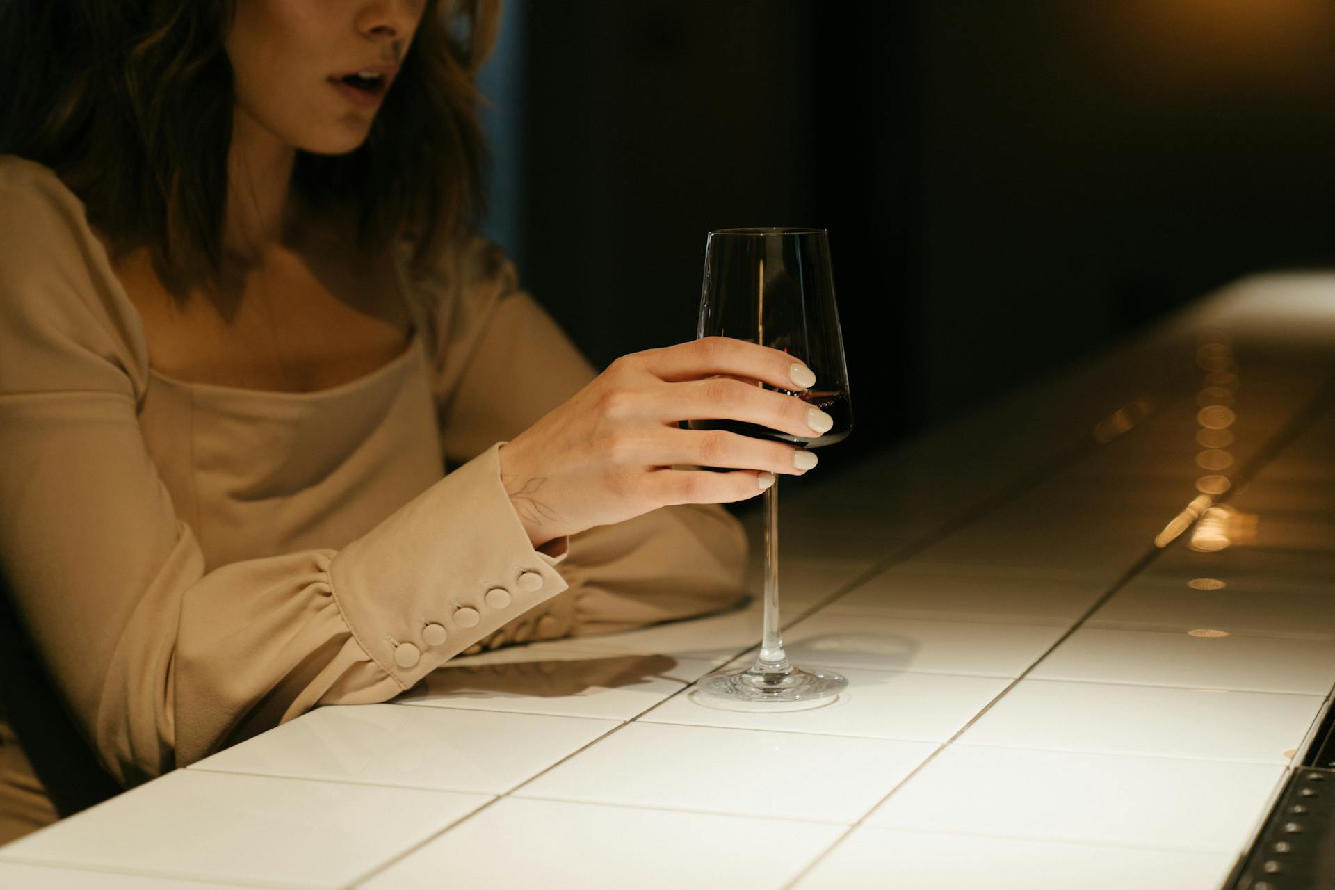 A woman holding a wine glass | Source: Pexels