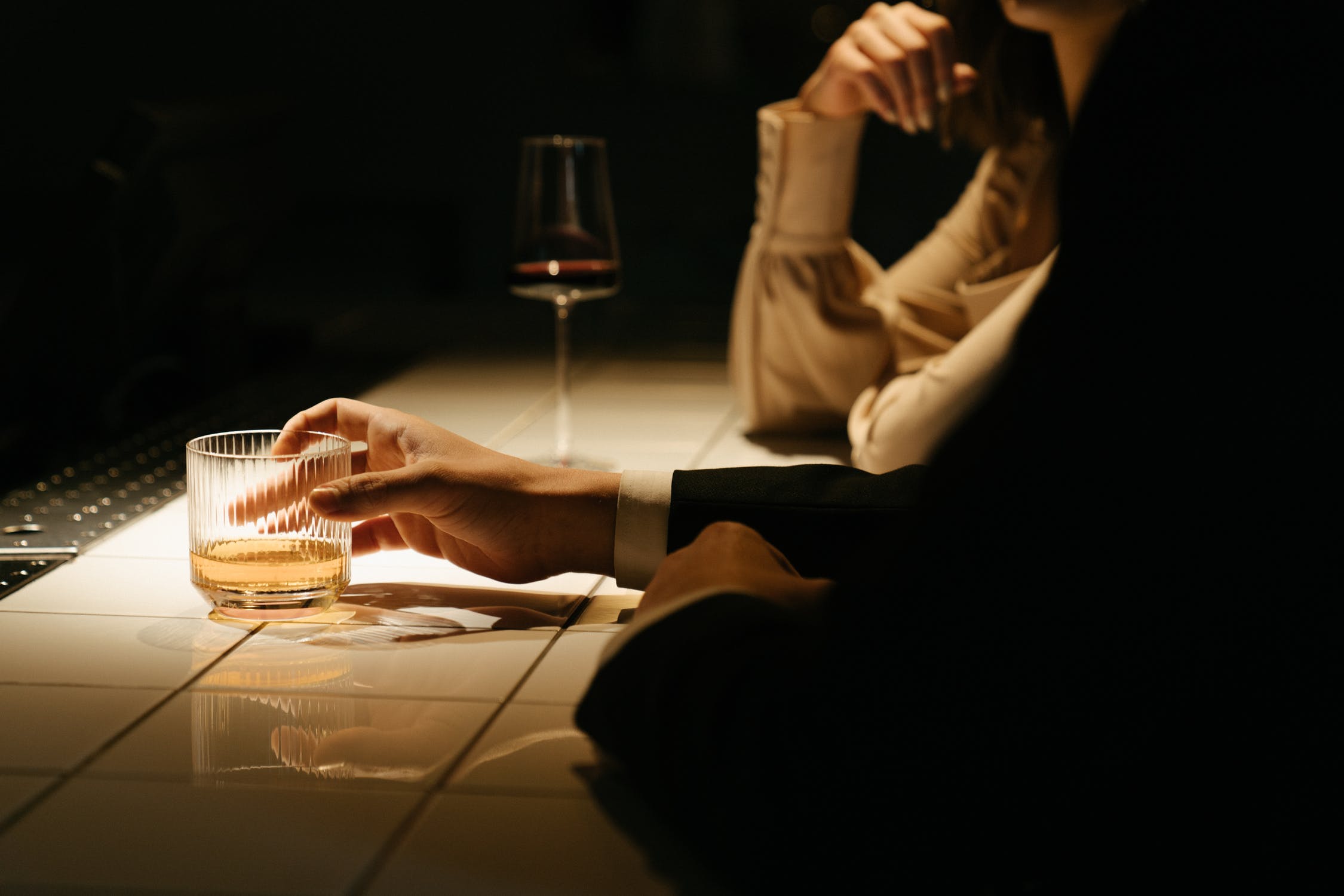 Phillip and his wife were having dinner when something extraordinary happened. | Source: Pexels