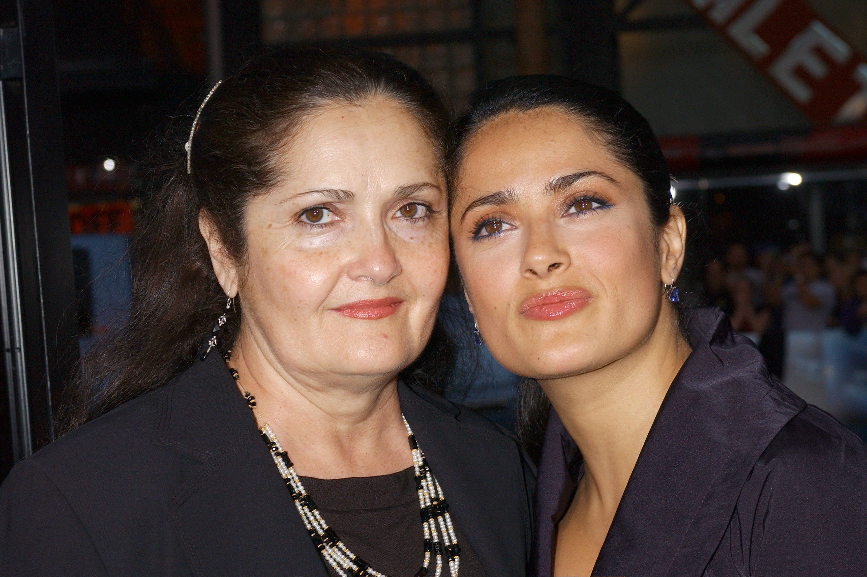  Salma Hayek with her mother, Diana Jiménez Medina, in 2006. | Source: Getty Images