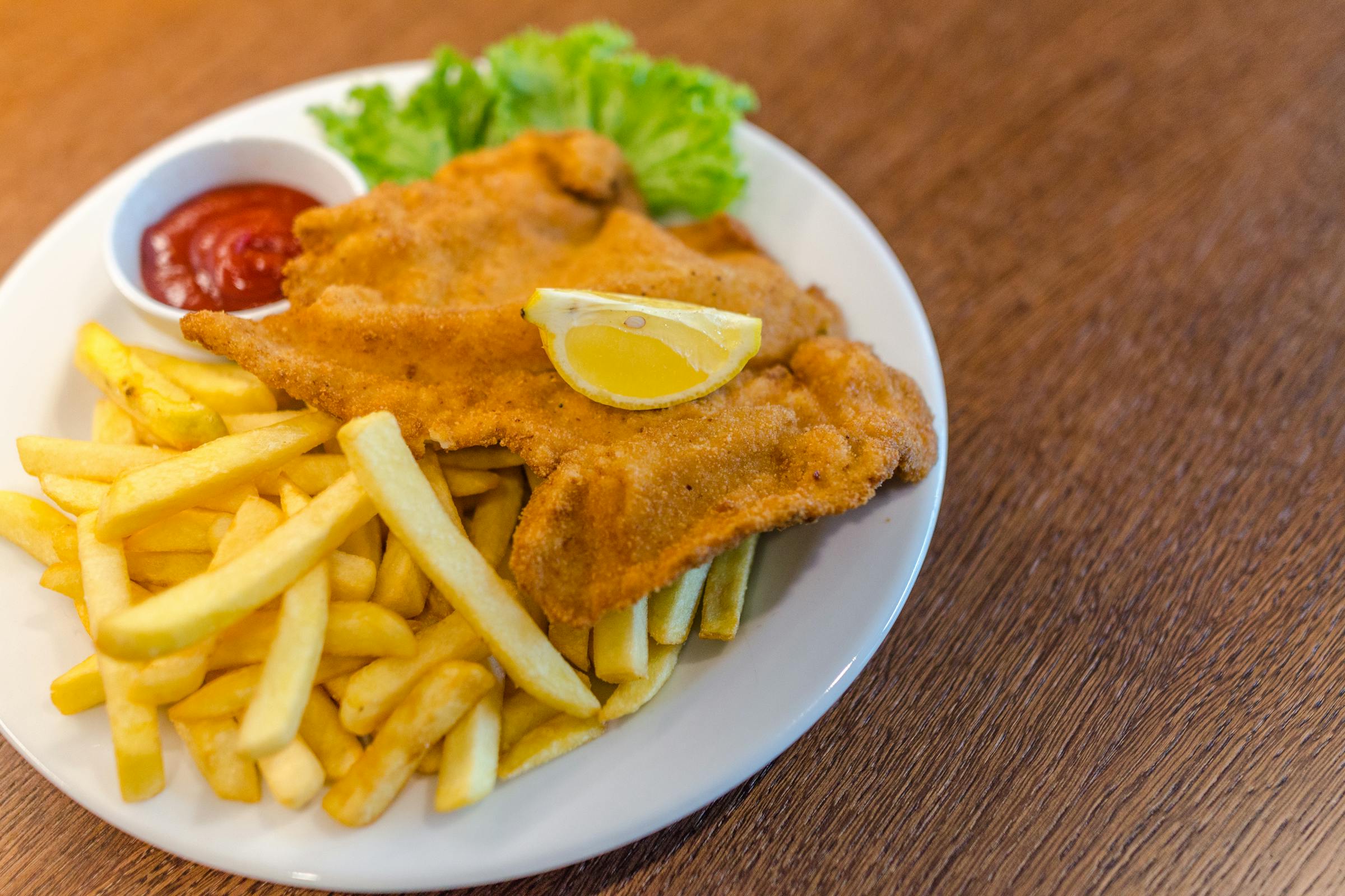 A plate of Wiener Schnitzel | Source: Pexels