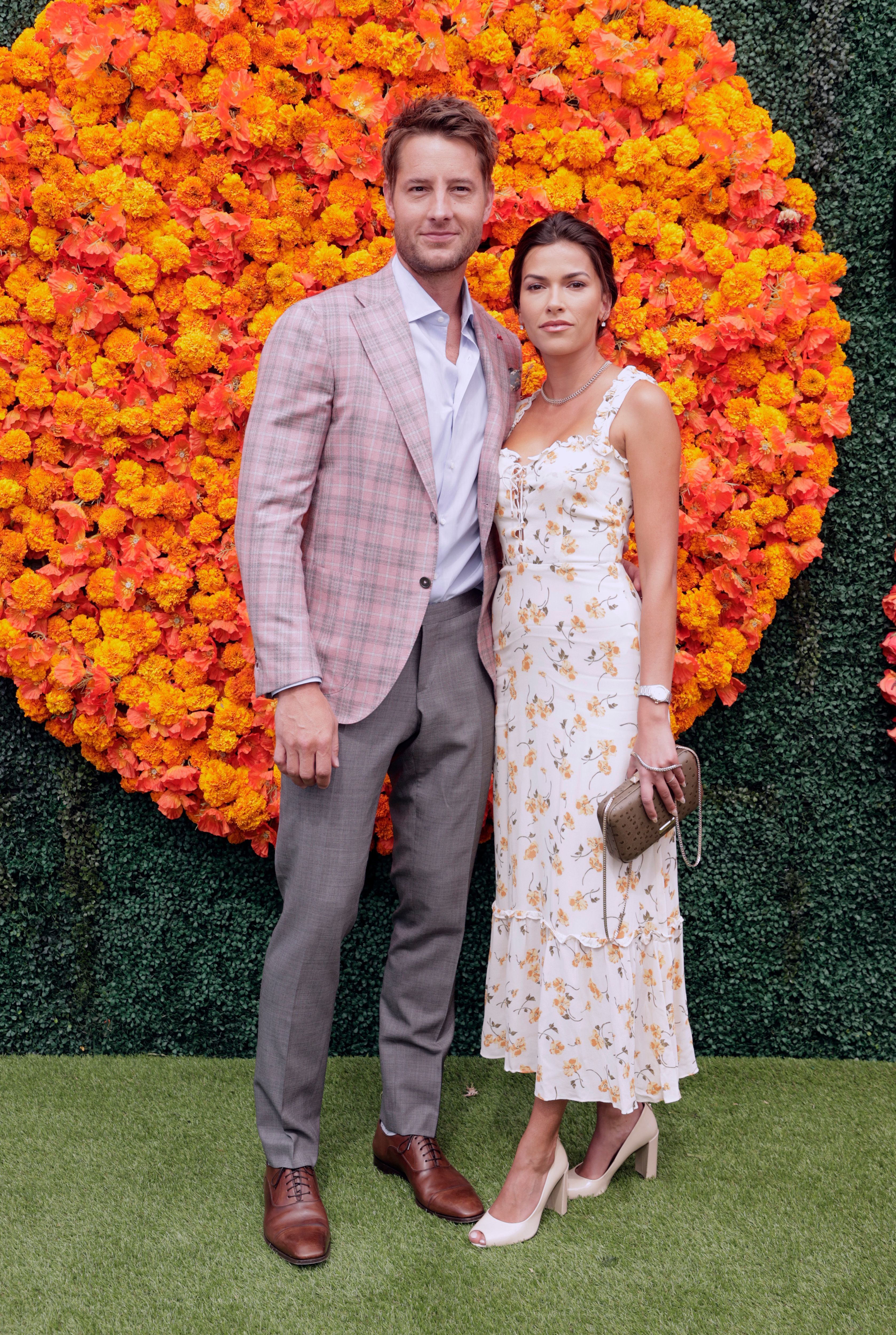 Justin Hartley and Sofia Pernas at the Veuve Clicquot Polo Classic event in California, 2021 | Photo: Getty Images 