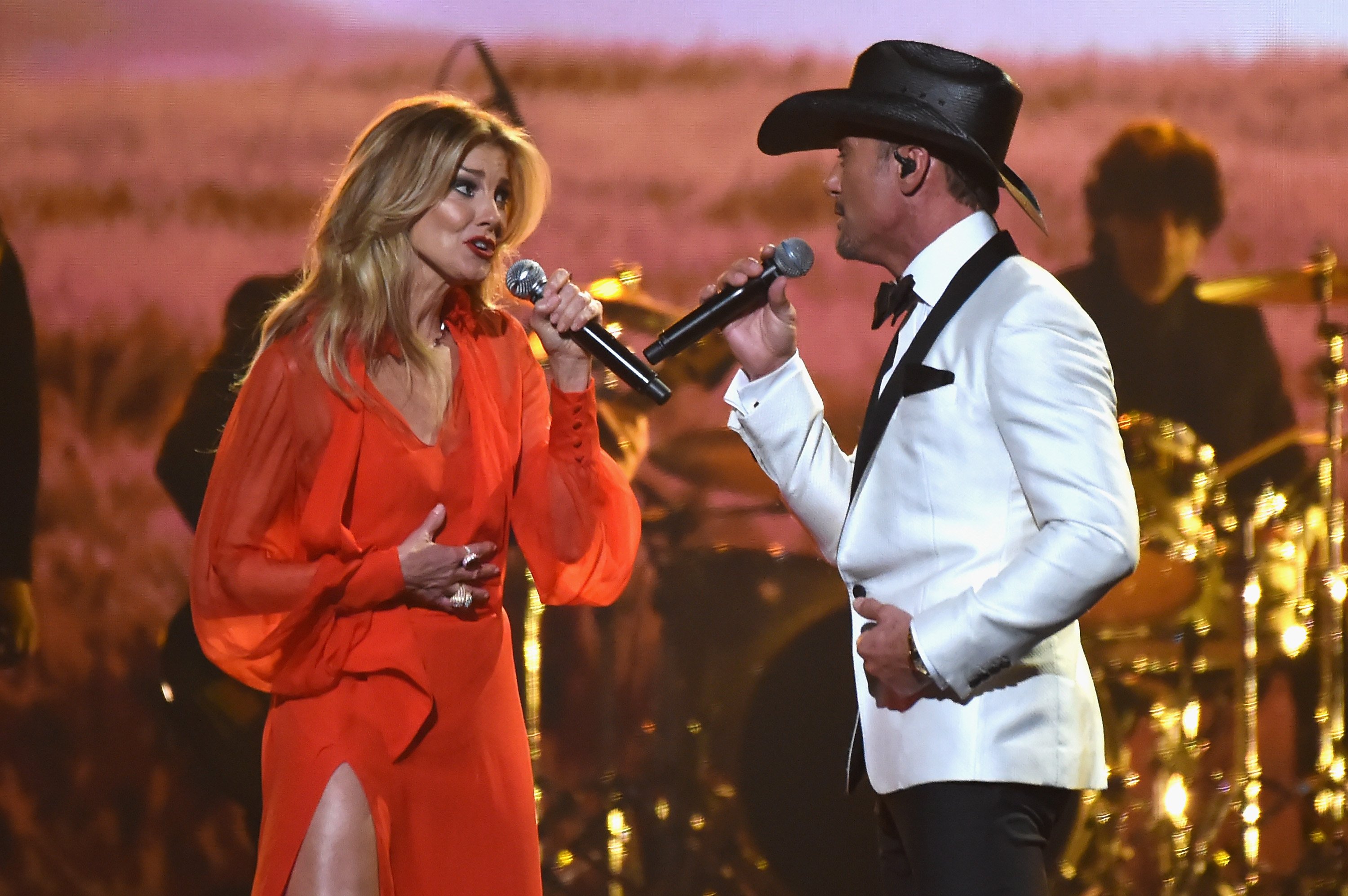 Faith Hill and Tim McGraw perform onstage at the 51st annual CMA Awards at the Bridgestone Arena on November 8, 2017 in Nashville, Tennessee.  | Photo: Getty Images