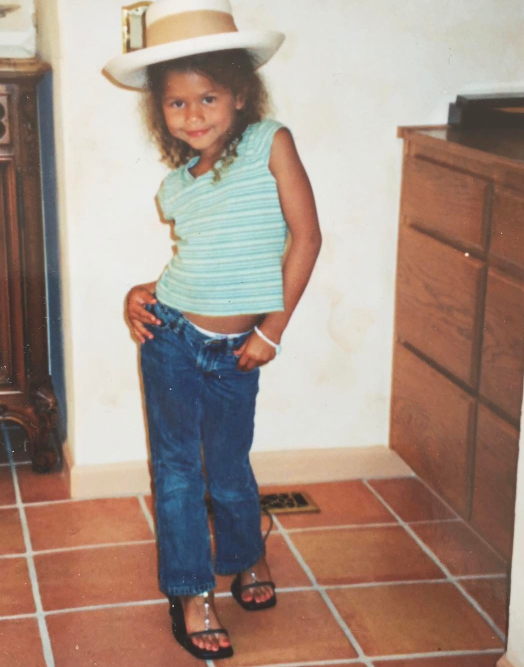Some elements of her childhood indicated that she possessed the raw talent to become a global star. In this photo, she posed with a cowboy hat in a living room for a throwback image uploaded on March 6, 2017. | Source: Instagram/zendaya