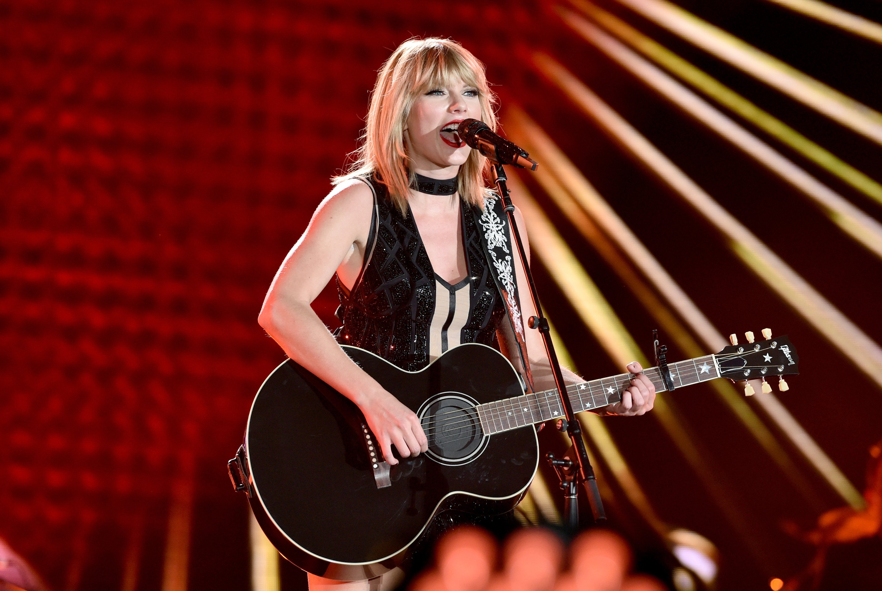 Taylor Swift performs at the "City of Lover" concert in Paris, France on September 9, 2019 | Photo: Getty Images