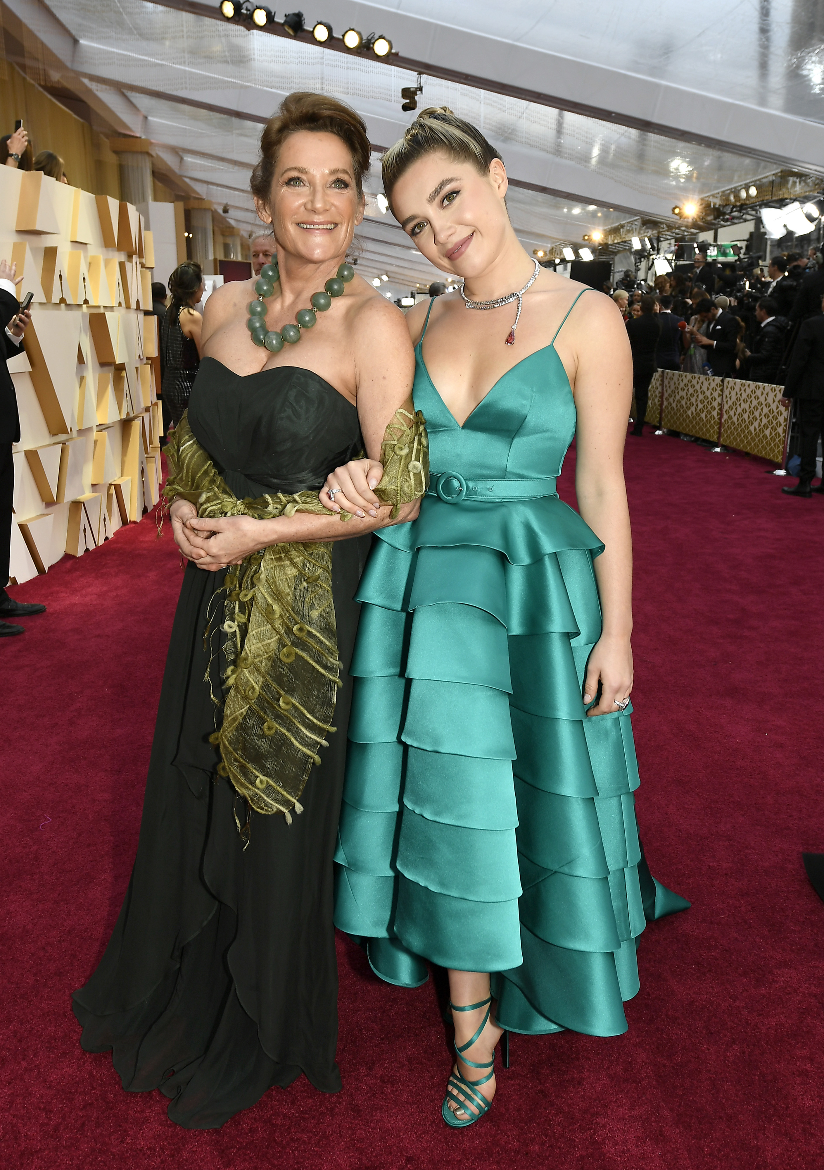 Deborah Mackin und Florence Pug besuchen die 92nd Annual Academy Awards im Hollywood and Highland am 09. Februar 2020 in Hollywood, Kalifornien | Quelle: Getty Images