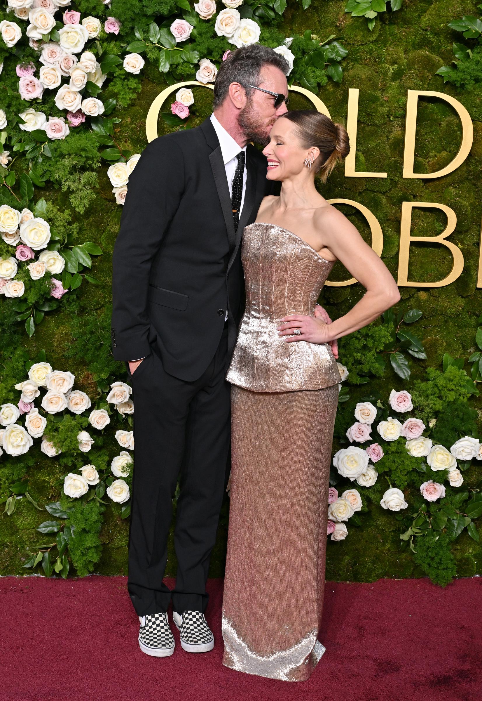 Dax Shepard and Kristen Bell share an intimate pose on the red carpet of the 82nd Annual Golden Globe Awards at The Beverly Hilton in Beverly Hills, California  on January 05, 2025 | Source: Getty Images