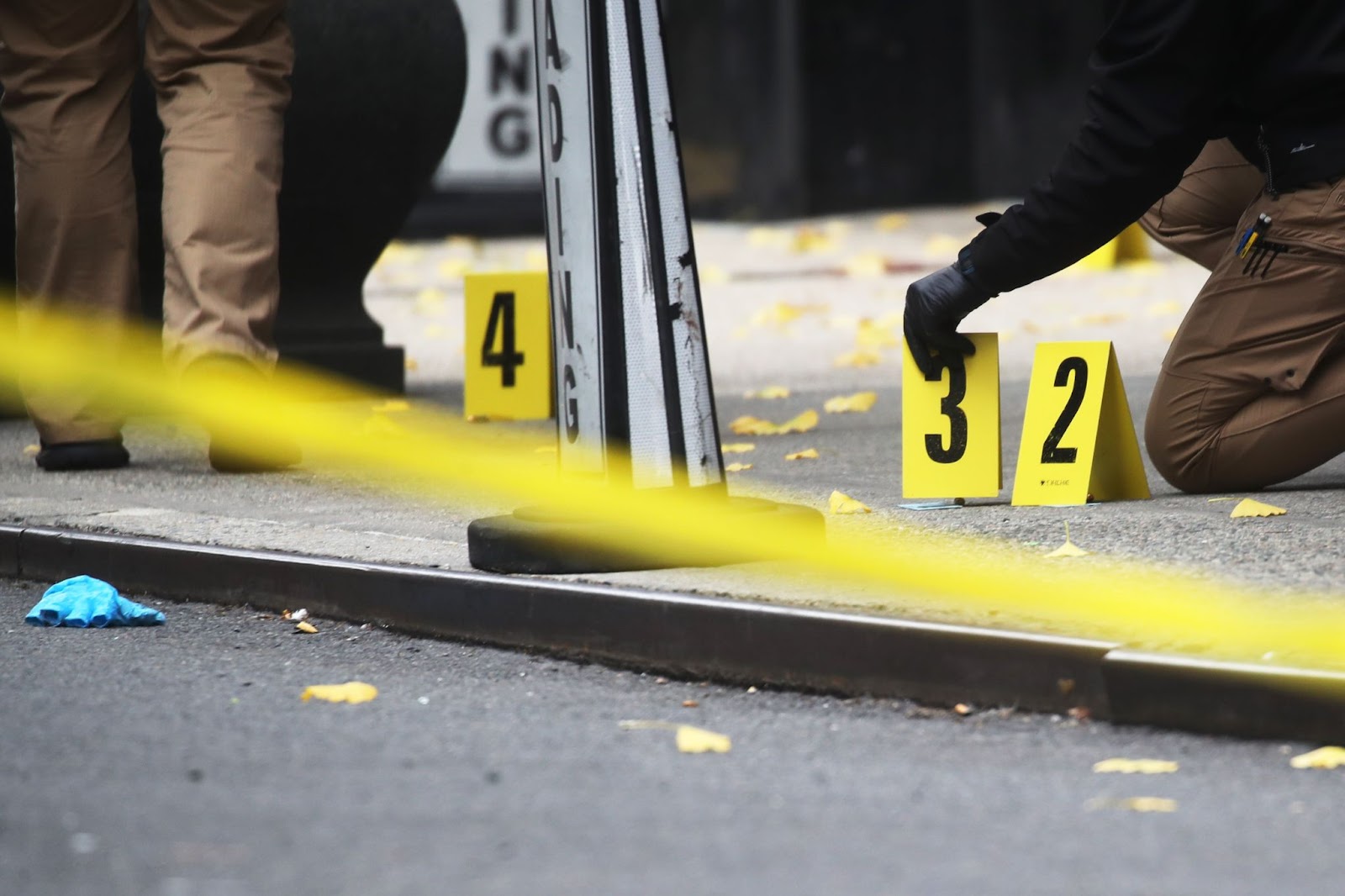 Police placing bullet casing markers outside of a the New York Hilton Midtown hotel | Source: Getty Images