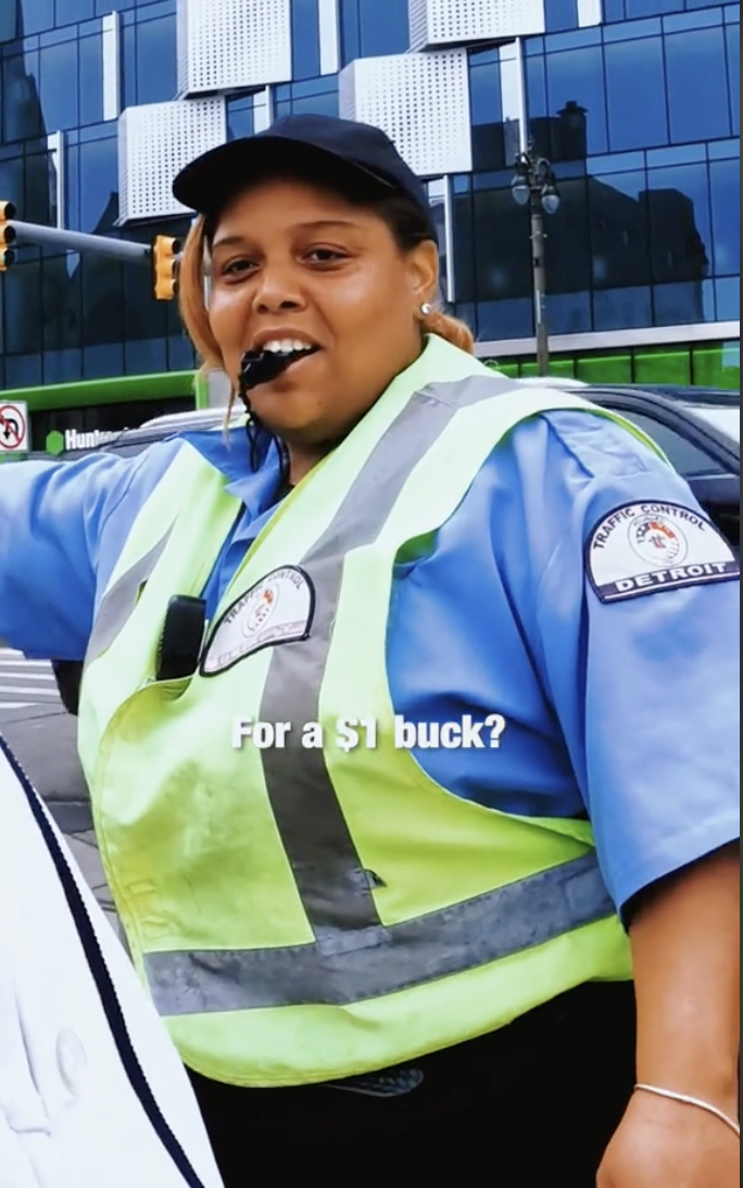 Linita Edge arbeitet als Verkehrskontrolleurin in Detroit, Michigan, als Zachery Dereniowski sie am 14. Mai 2023 für TikTok aufnimmt | Quelle: TikTok/mdmotivator