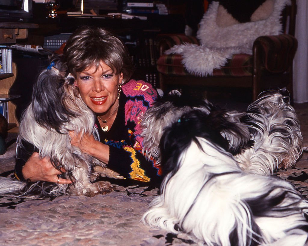  Bergen, Ingrid van - Schauspielerin, Deutschland - zu Hause mit ihren Hunden | Foto von: VIRGINIA/ullstein Bild via Getty Images