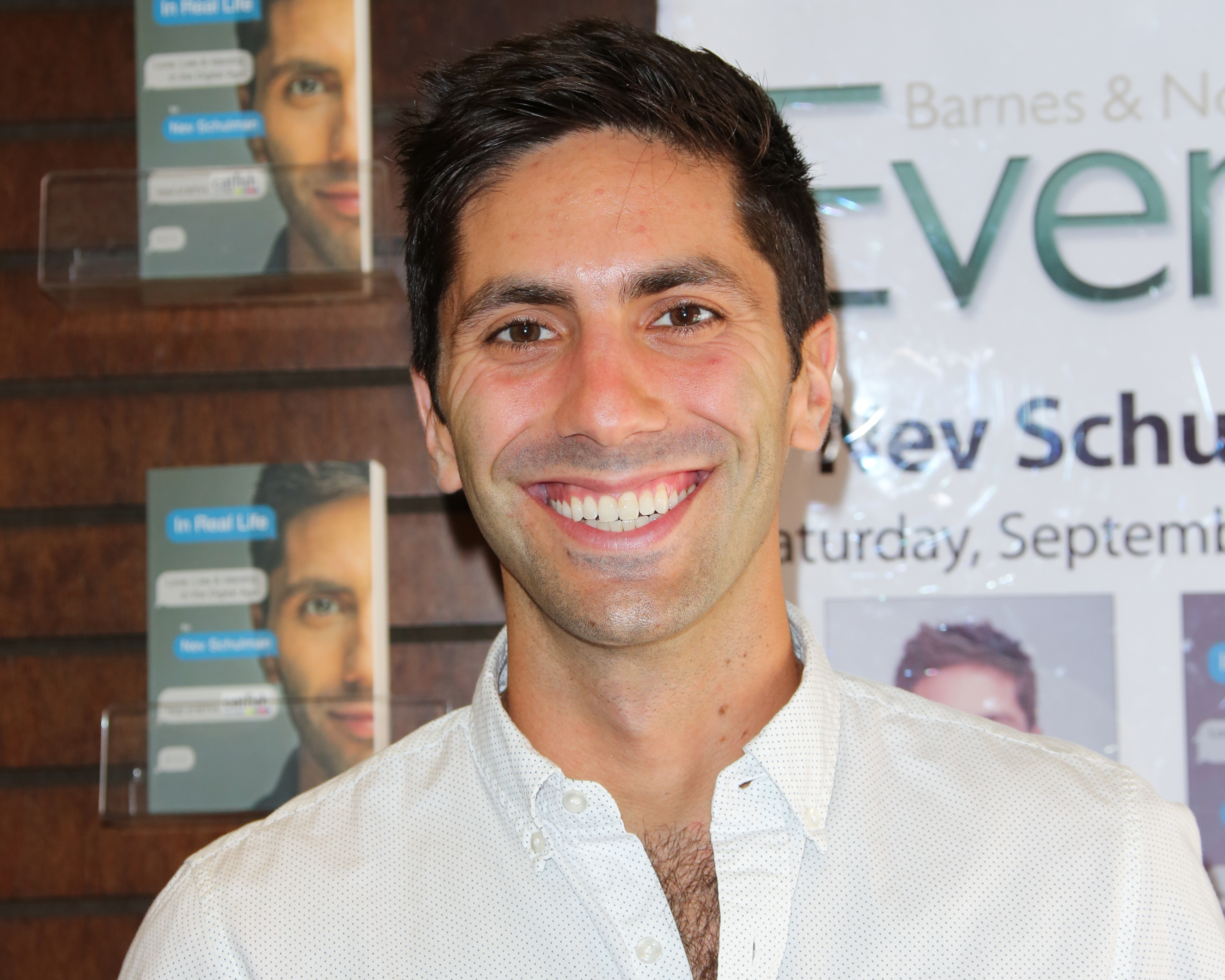 Nev Schulman at the signing of his new book "In Real Life" at Barnes & Noble bookstore, on September 6, 2014, in Los Angeles, California. | Source: Getty Images