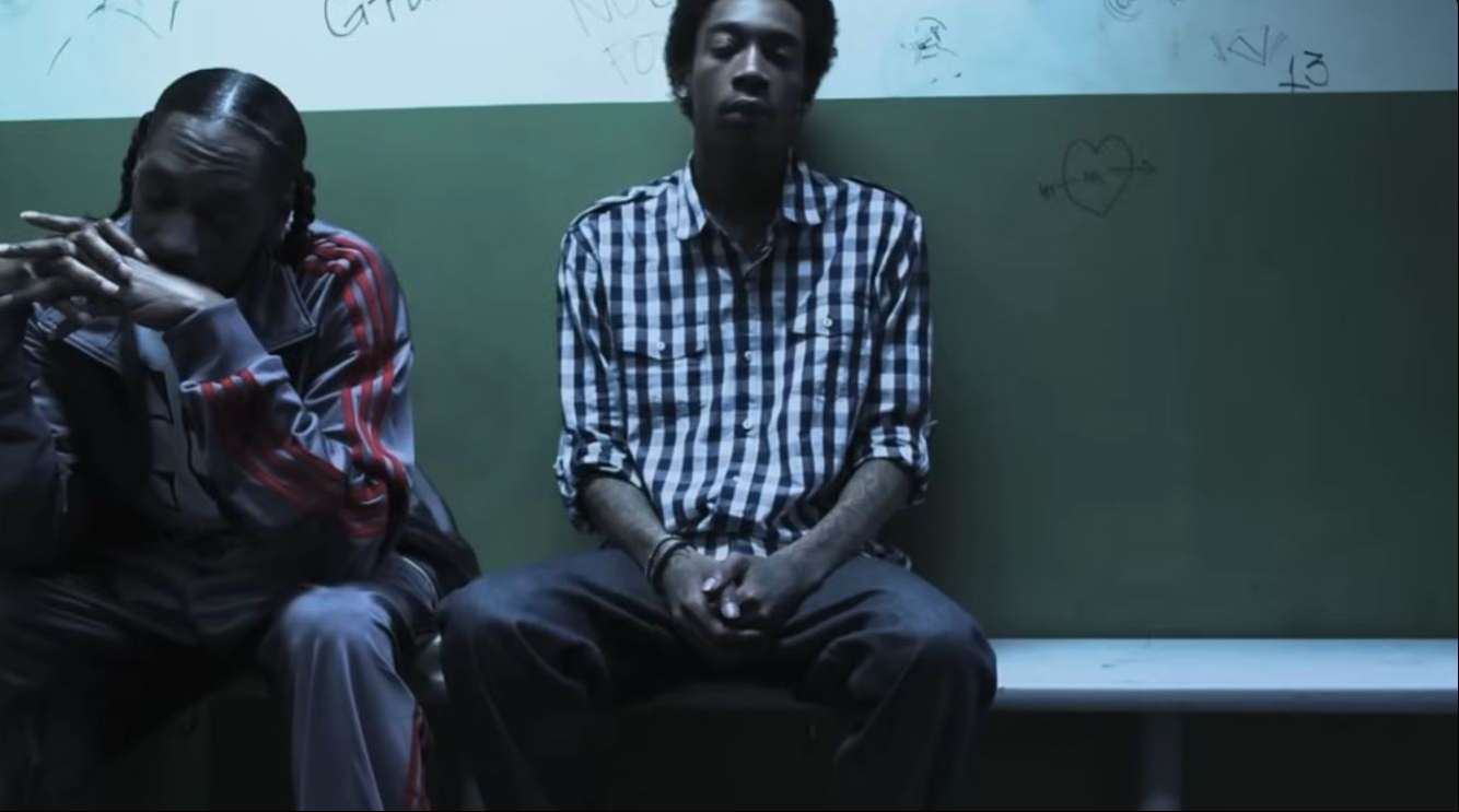 Snoop Dogg and Wiz Khalifa appear as Mac Johnson and Devin Overstreet in a scene from the "Mac & Devin Go to High School" trailer, shared on June 21, 2012. | Source: YouTube/SnoopDoggTV
