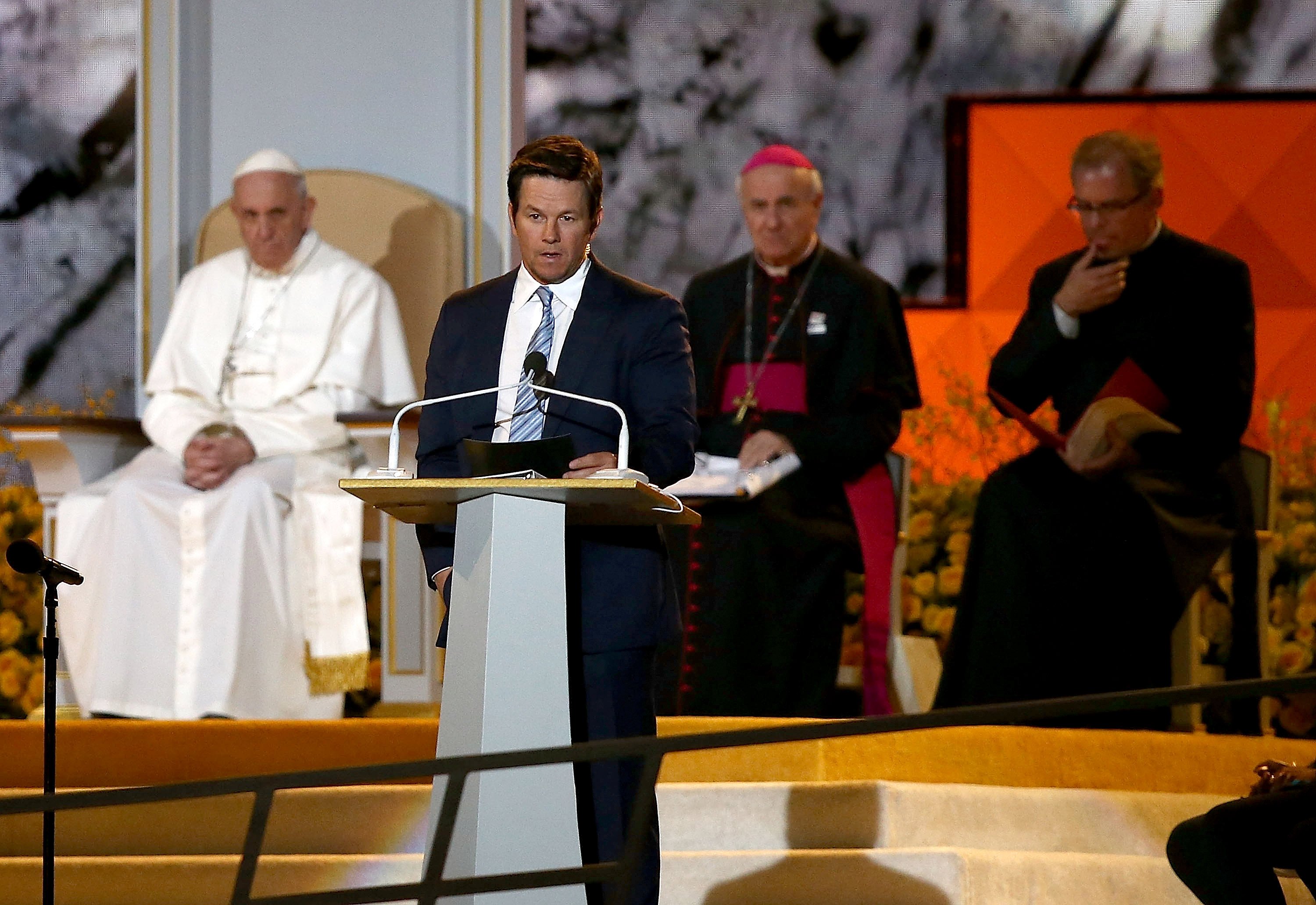 Actor Mark Wahlberg (C) speaks as Pope Francis (L) speaks during the Festival of Families on September 26, 2015 in Philadelphia, Pennsylvania. | Source: Getty Images