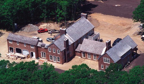 An aerial view of the home of broadcast journalist Matt Lauer is shown June 1, 2001 in Watermill, New York. | Photo: Getty Images