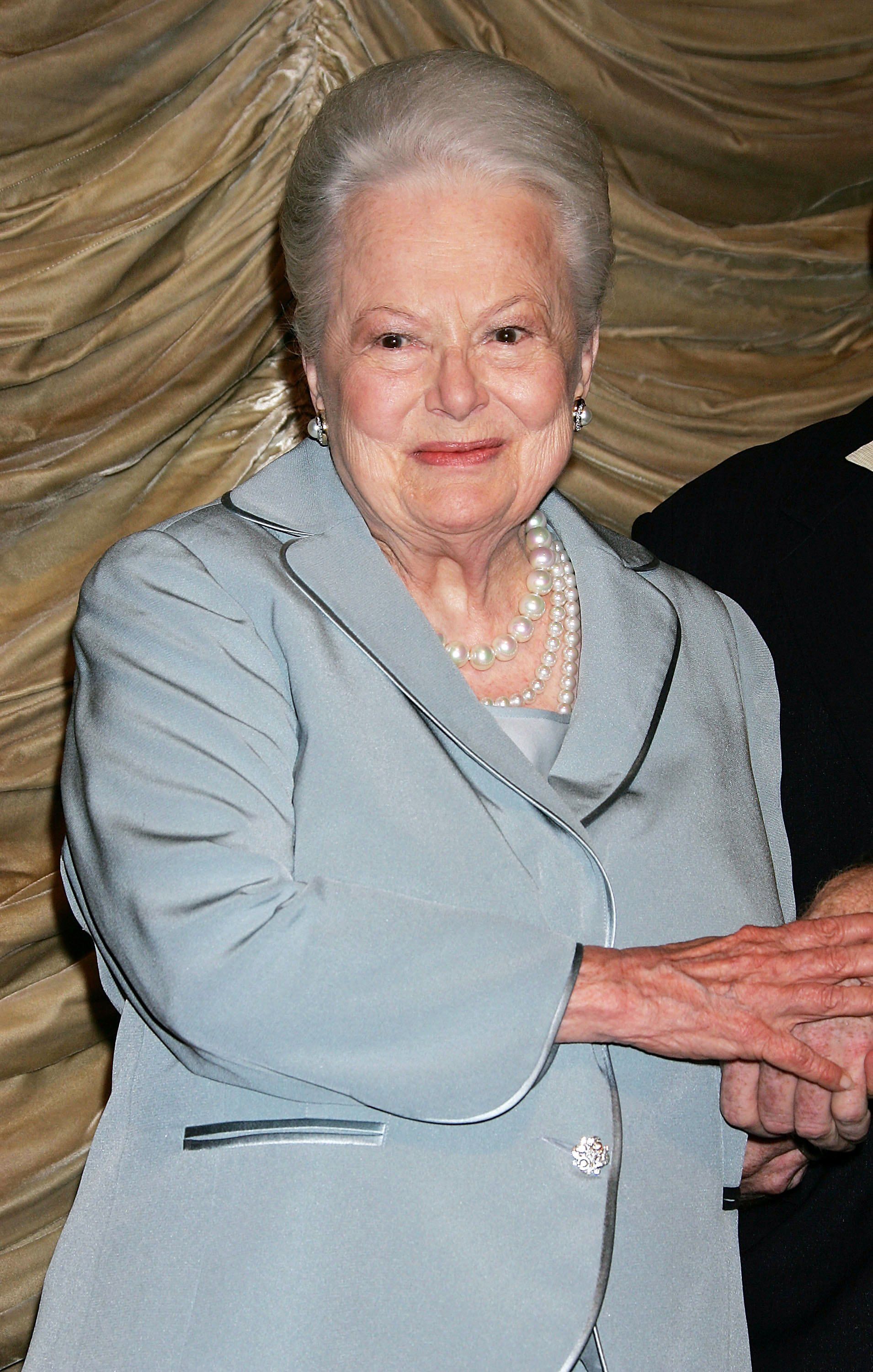 Olivia de Havilland onstage prior to the screening of "The Heiress" at the Los Angeles County Museum of Art's Bing Theater on June 18, 2006, in  California | Photo: David Livingston/Getty Images