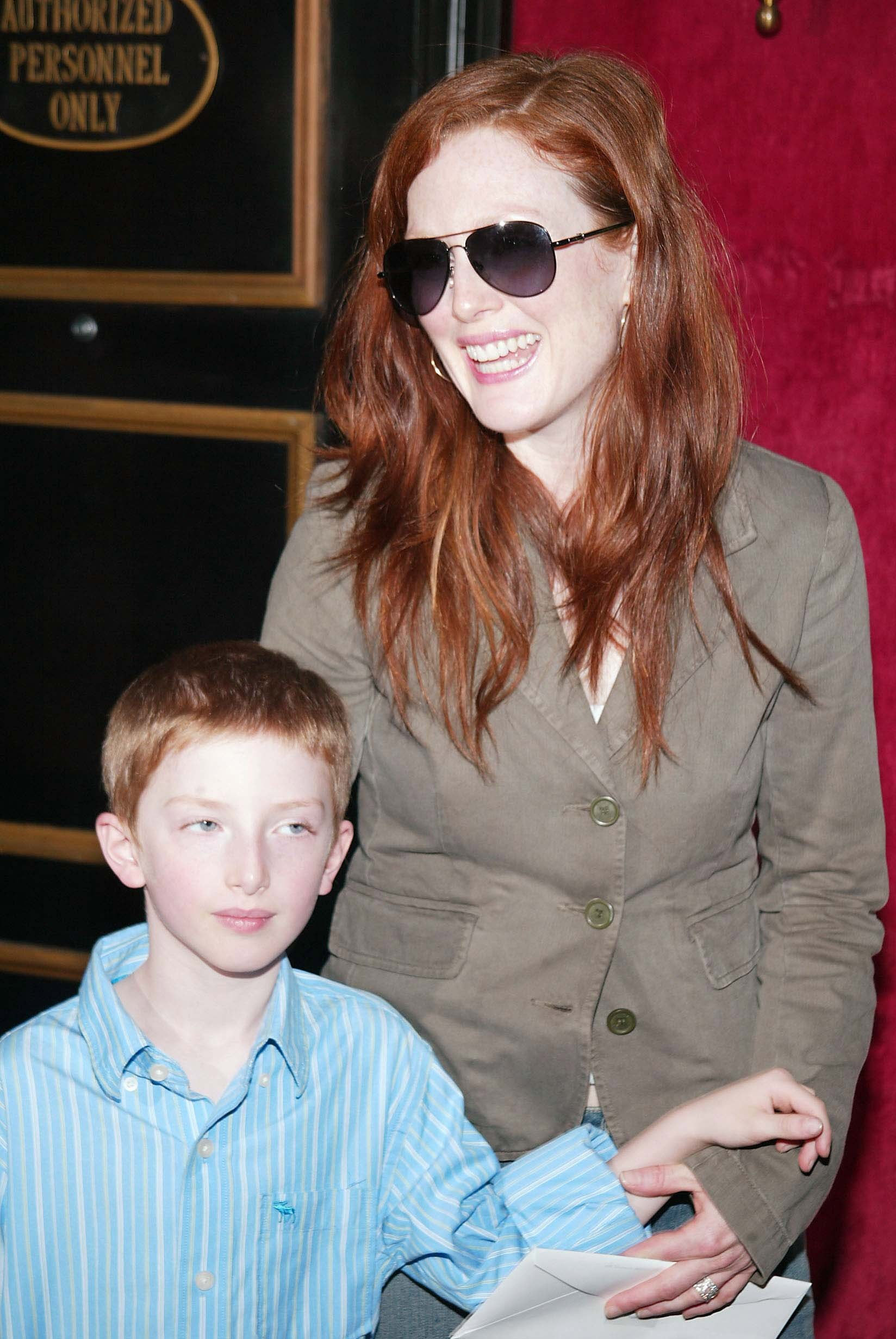 Julianne Moore and Caleb Freundlich attend the premiere of "Madagascar" on May 15, 2005 | Source: Getty Images