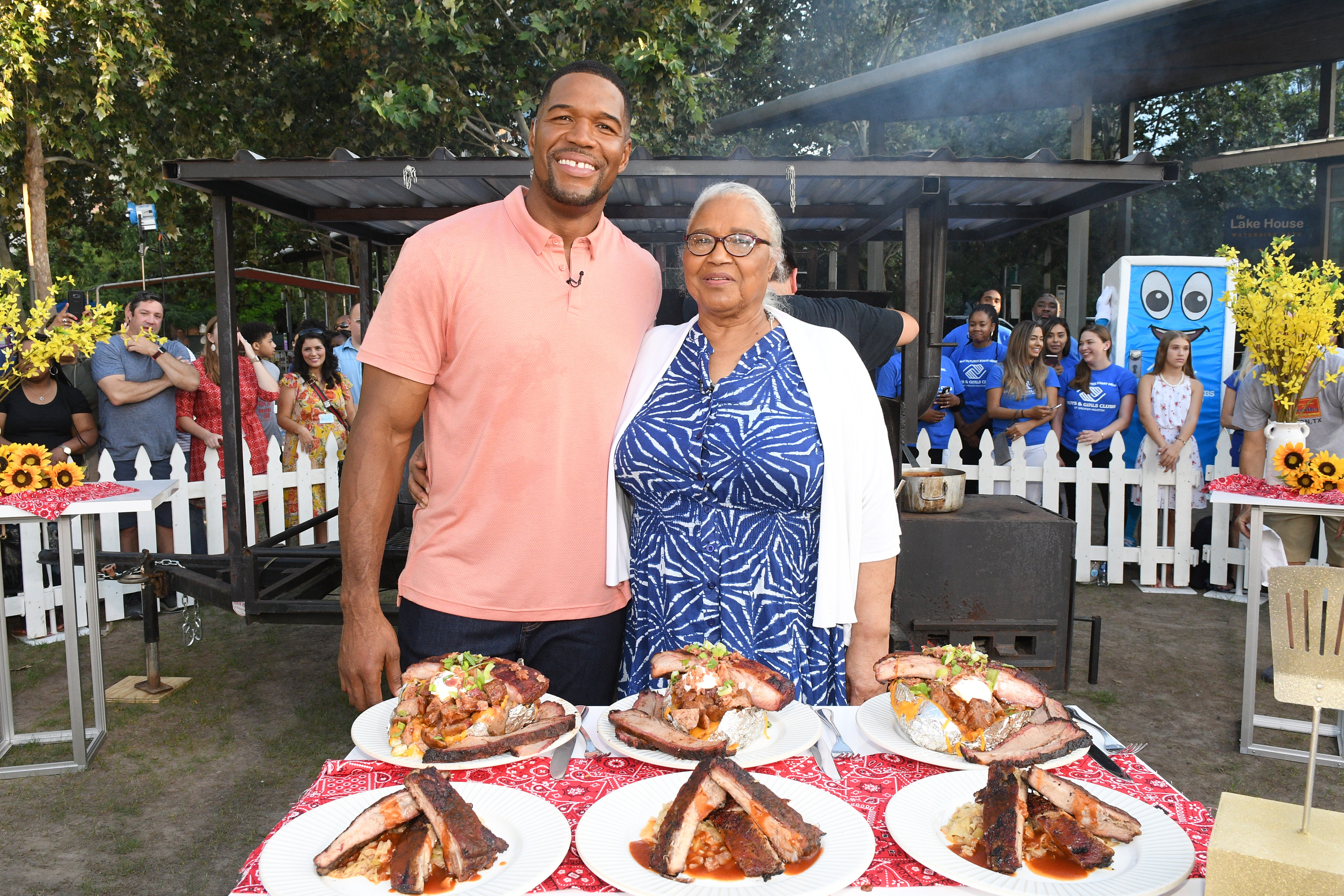 Michael and Louise Strahan during a "Good Morning America" broadcast segment in Houston, Texas on July 10, 2019 | Source: Getty Images