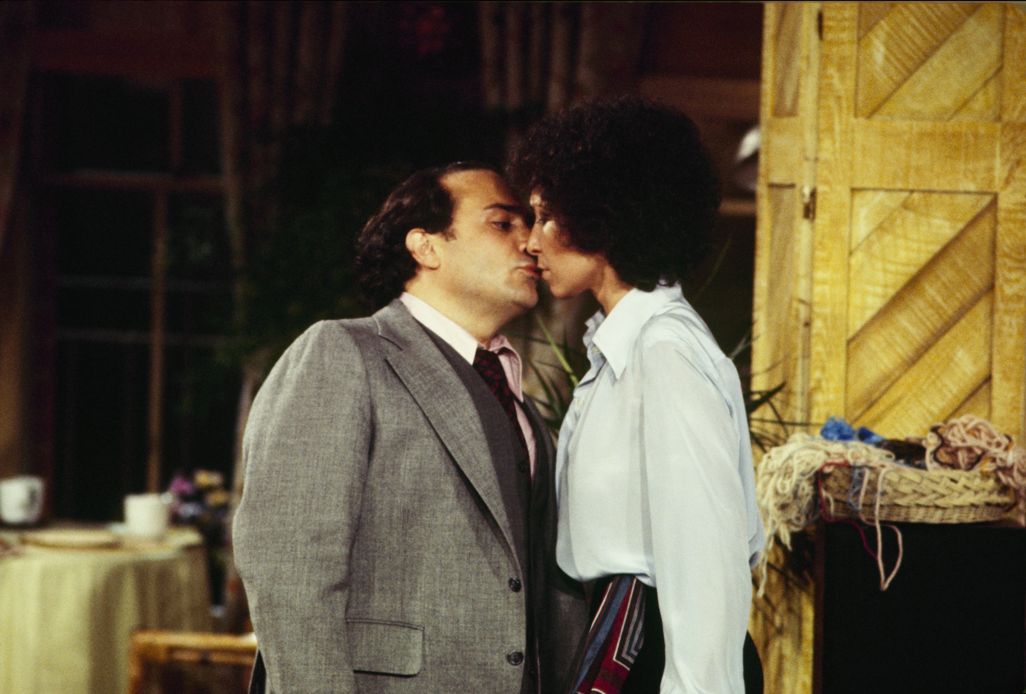 Danny DeVito and Rhea Perlman in the show "Taxi," circa 1979. | Source: Getty Images