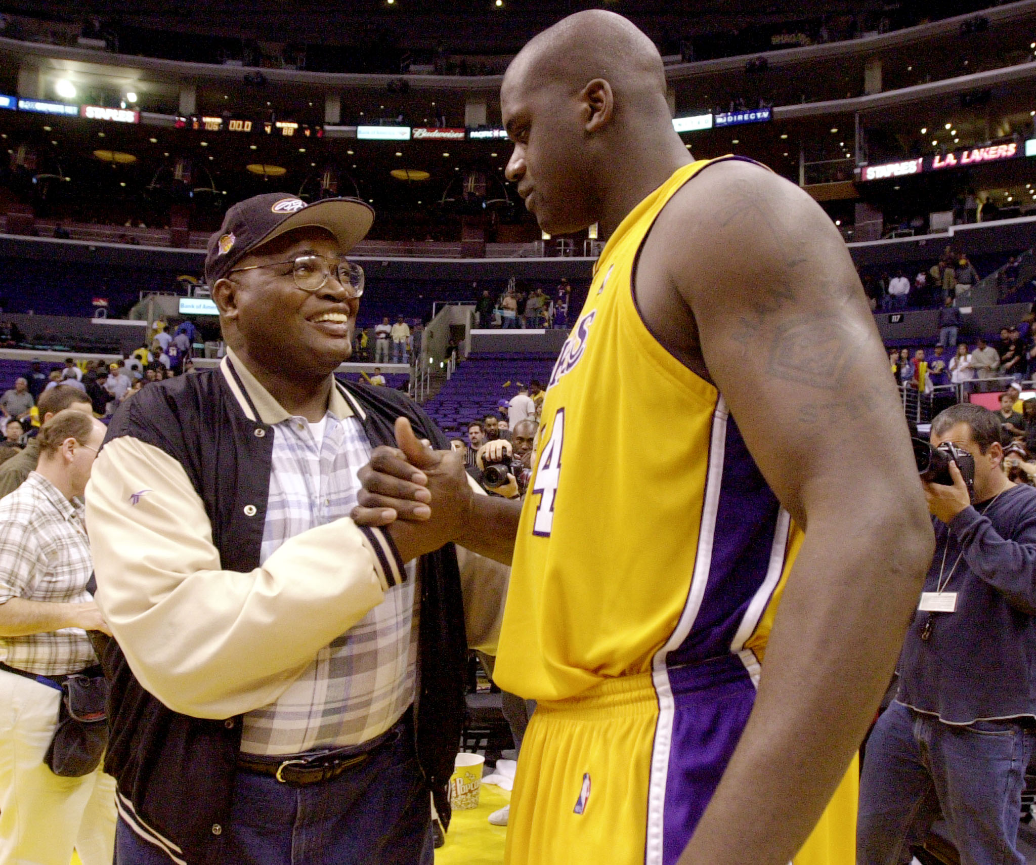 Philip Harrison congratulates Shaquille O'Neal after a game on April 26, 2001, in Los Angeles, California. | Source: Getty Images