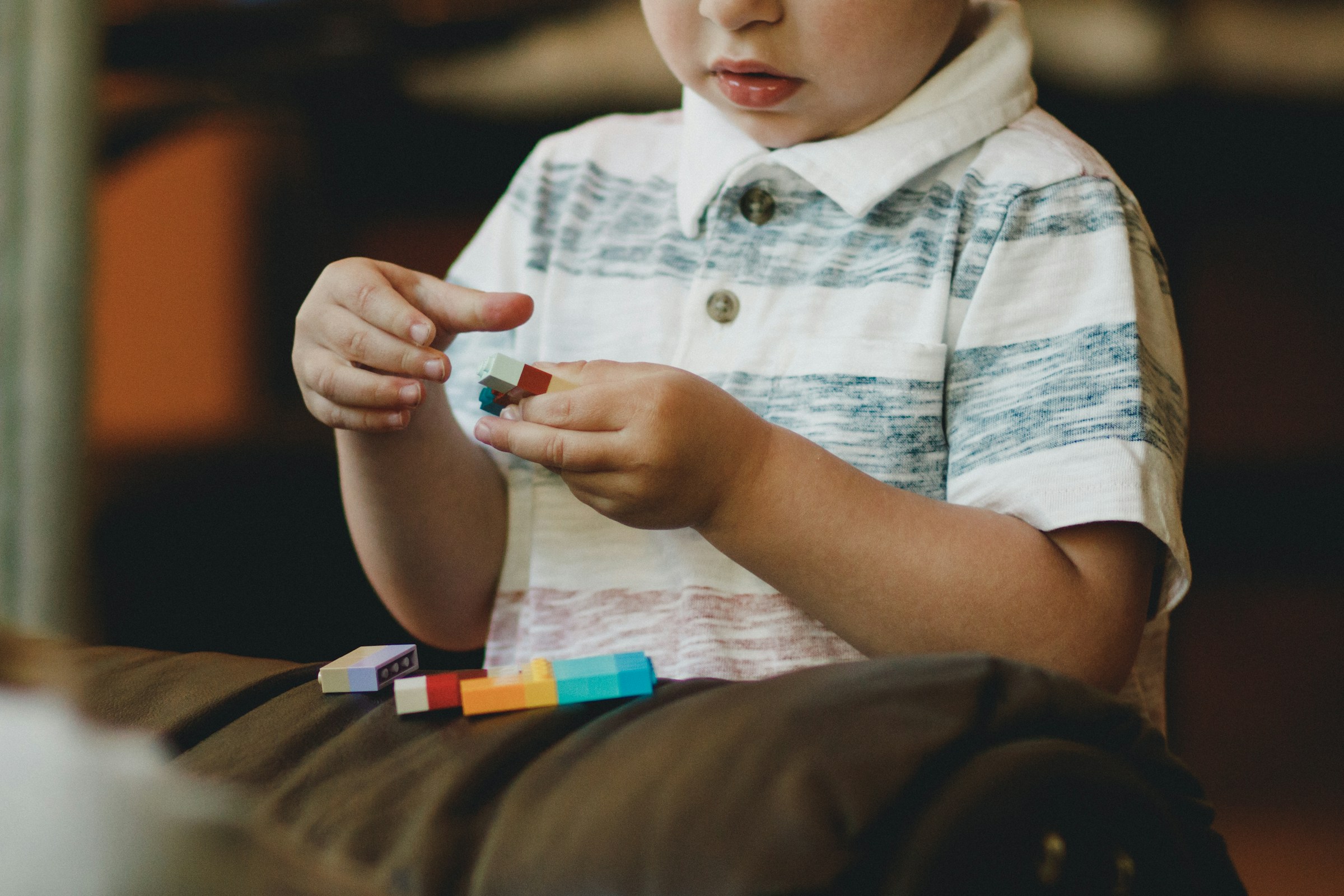 A little boy playing with building blocks | Source: Unsplash