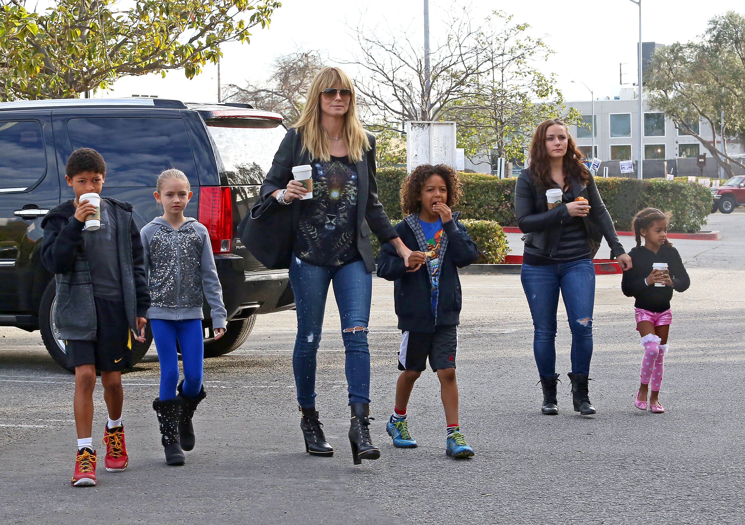 Heidi and Leni Klum with Henry, Johan, and Lou Samuel spotted out in Los Angeles, California in 2014. | Source: Getty Images