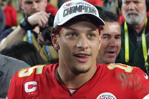  Patrick Mahomes #15 of the Kansas City Chiefs celebrates after defeating San Francisco 49ers 31-20 in Super Bowl LIV on February 02, 2020 | Photo: Getty Images