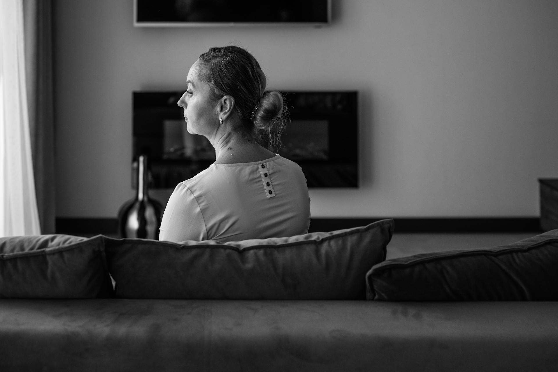 Grayscale shot of sad woman sitting in a room | Source: Pexels