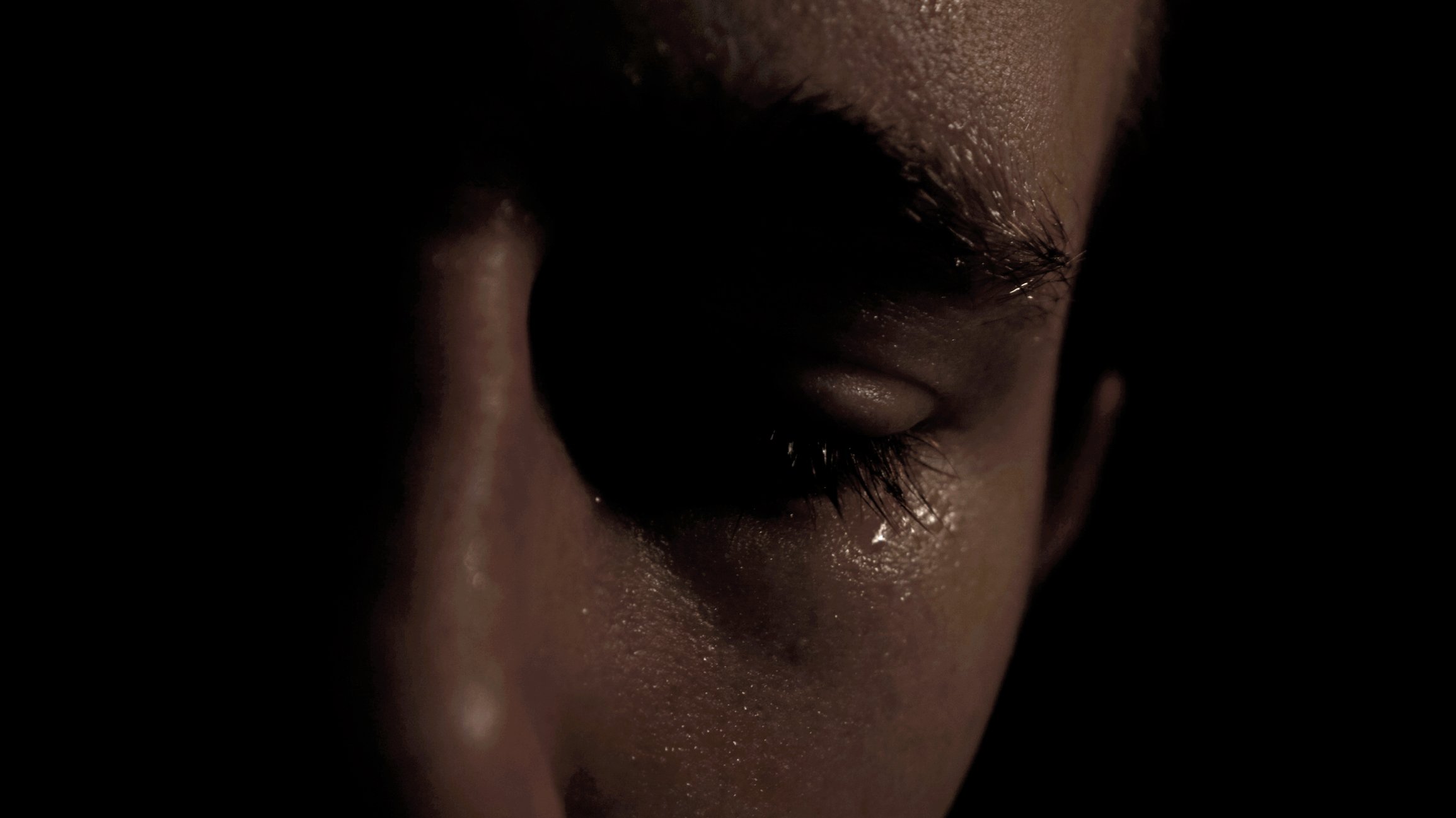 Un homme pleure | Photo : Getty Images