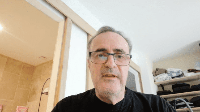 Romain Vidal le fils du chanteur Christophe | Photo : Youtube/Romain Vidal Romain Vidal le fils du chanteur Christophe | Photo : Youtube/Romain Vidal
