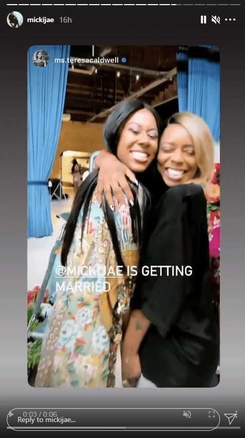 A photo of Jasmine Jordan and Teresa Caldwell hugging each other and smiling. | Photo: Instagram/mickijae