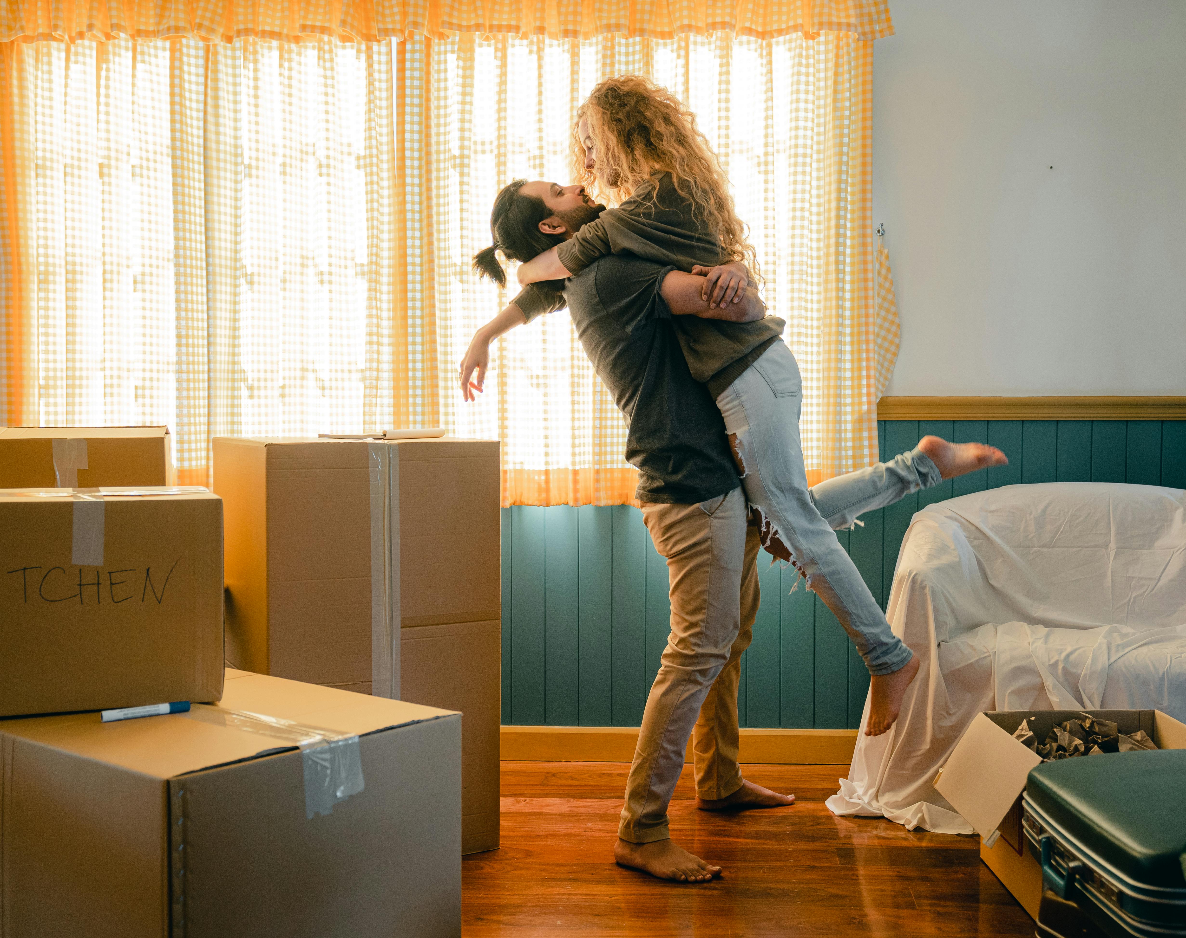 Couple moves into their new home | Source: Pexels