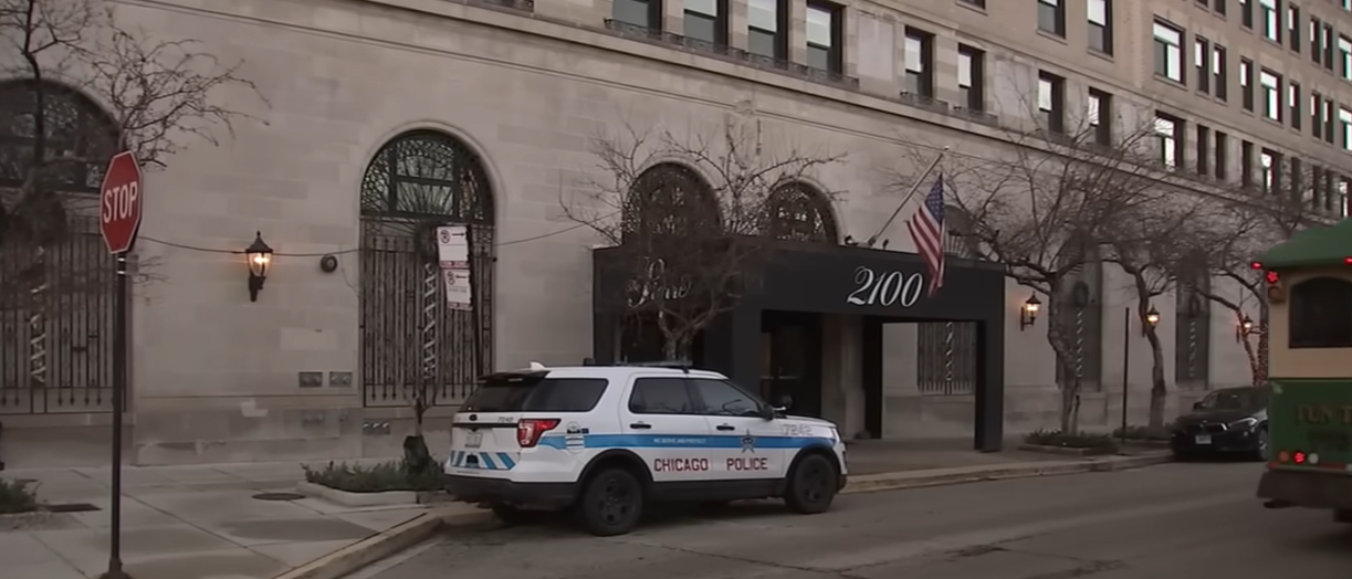 A Chicago Police vehicle is seen parked outside 2100 N. Lincoln Park West, the luxury condominium building where Michael McKee lived | Source: YouTube/ABC7Chicago