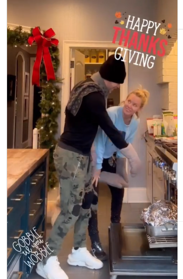 Donnie Wahlberg and Jenny McCarthy in their kitchen | Source: Instagram/donniewahlberg