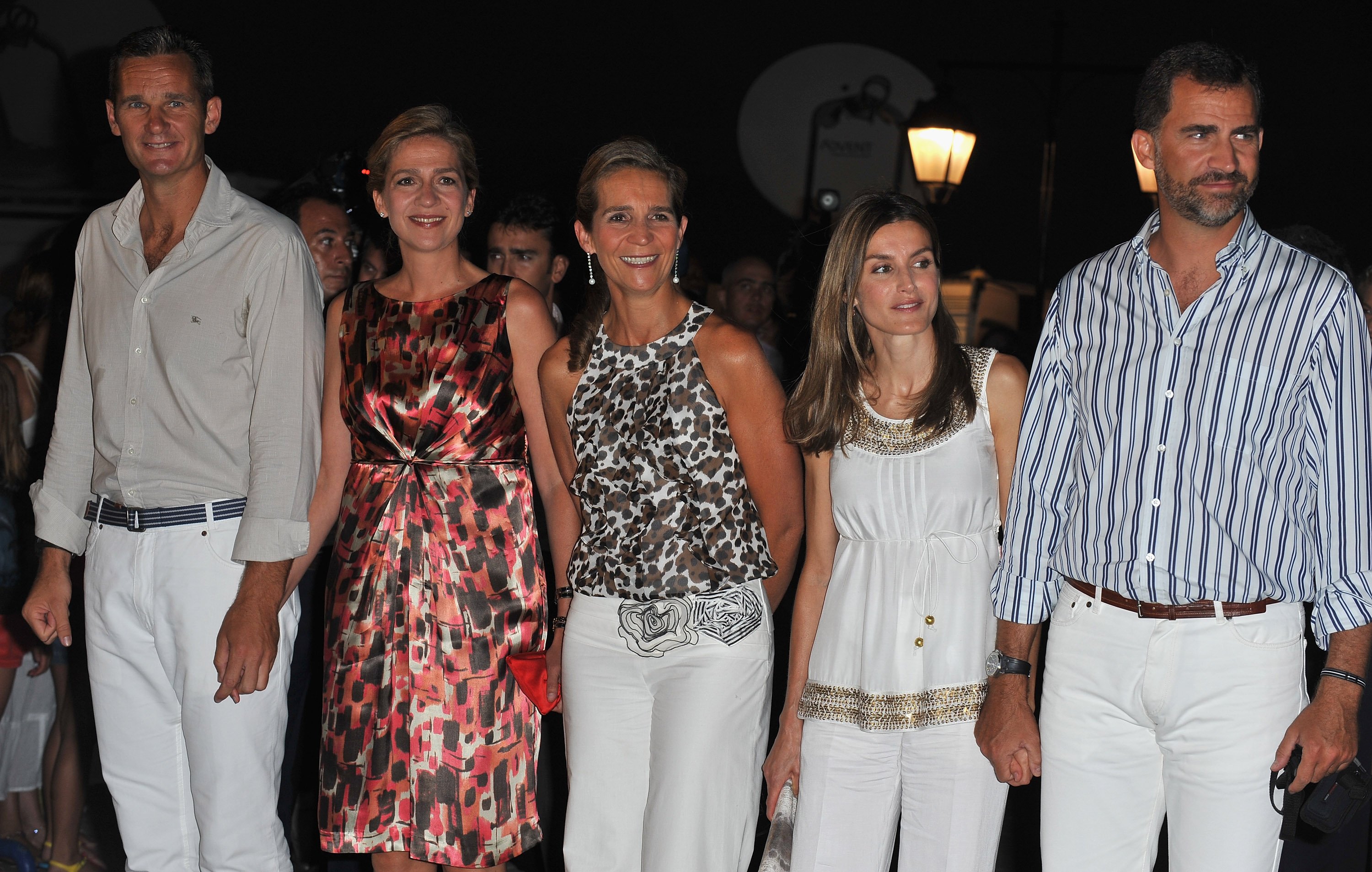 Inaki Urdangarin, la Princesa Cristina de España, la Princesa Elena de España, la Princesa Letizia de España y el Príncipe Felipe de España en el Poseidon Grace Hotel en 2010 en Spetsai, Grecia. | Foto: Getty Images Inaki Urdangarin, la Princesa Cristina de España, la Princesa Elena de España, la Princesa Letizia de España y el Príncipe Felipe de España en el Poseidon Grace Hotel en 2010 en Spetsai, Grecia. | Foto: Getty Images
