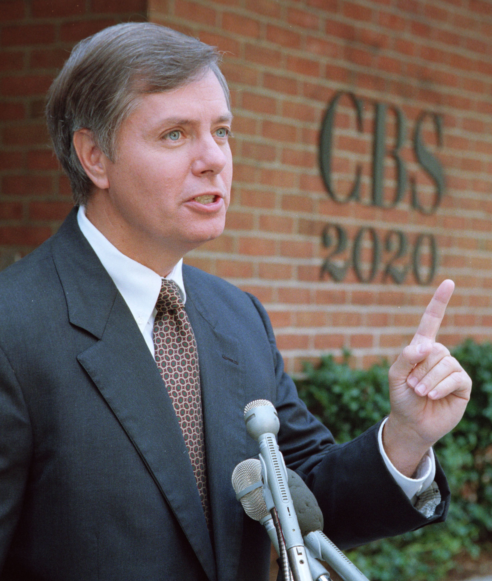 Standing before a cluster of microphones, Lindsey Graham addresses reporters after a national television appearance. The confident exchange hints at the media presence that would become a defining part of his long political career. | Source: Getty Images