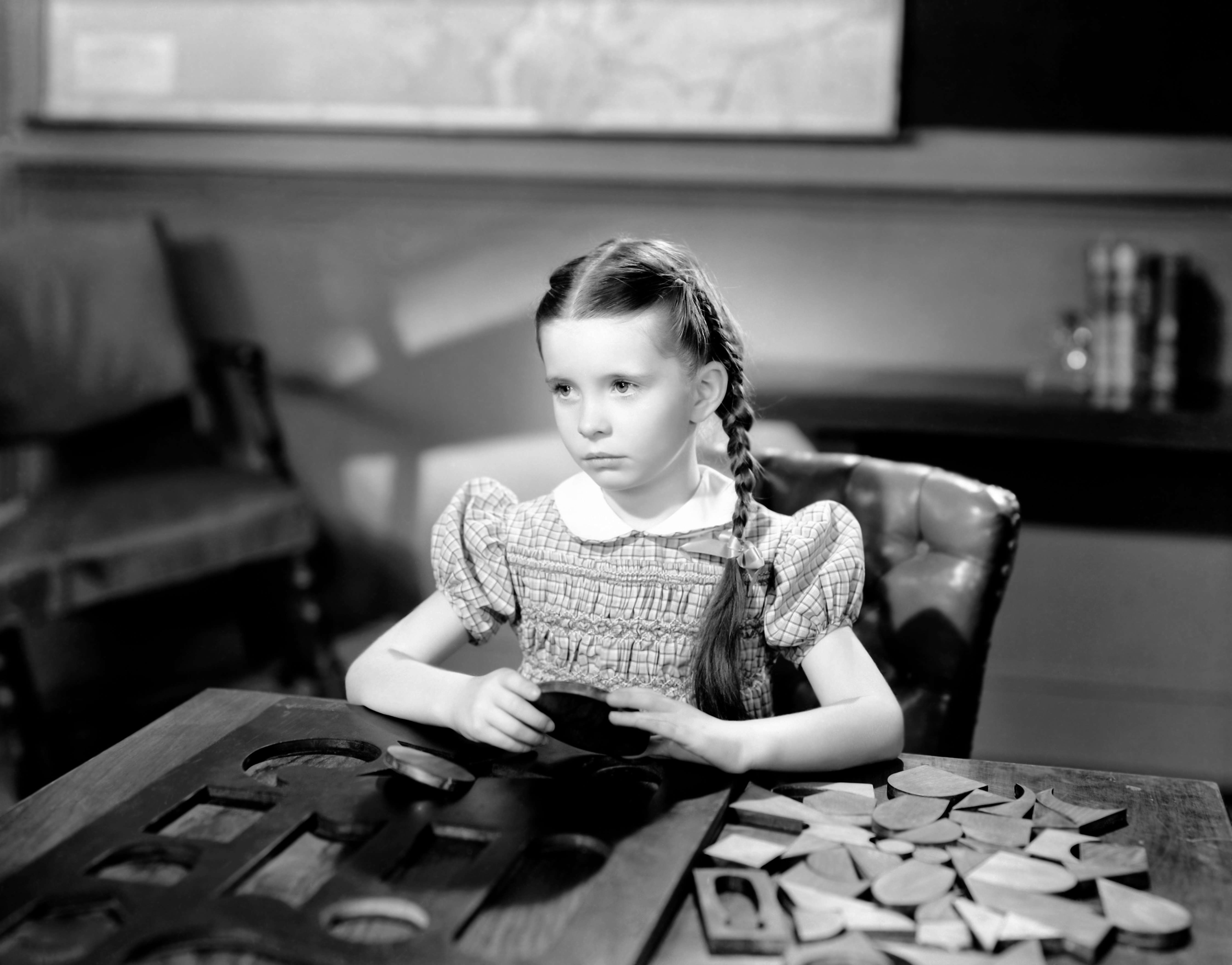 The child star on the set of "Lost Angel," 1943 | Source: Getty Images