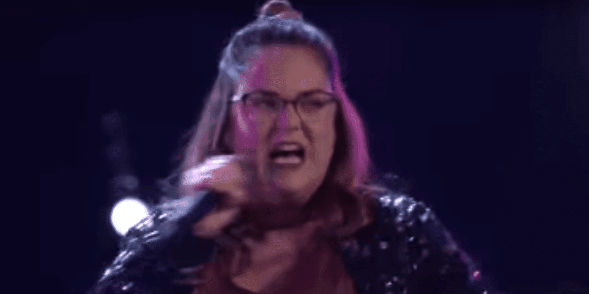 Kim Cherry singing her heart out in a beautiful rendition of TLC's "No Scrubs" during her The Voice Season 16 audition | Photo: YouTube / The Voice
