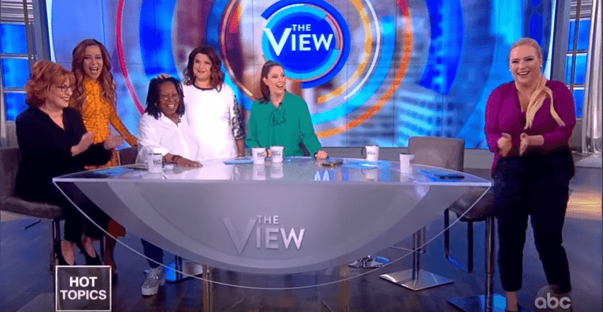 Whoopi Goldberg finally recovers from life-threatening double pneumonia and sepsis | Photo: YouTube / The View