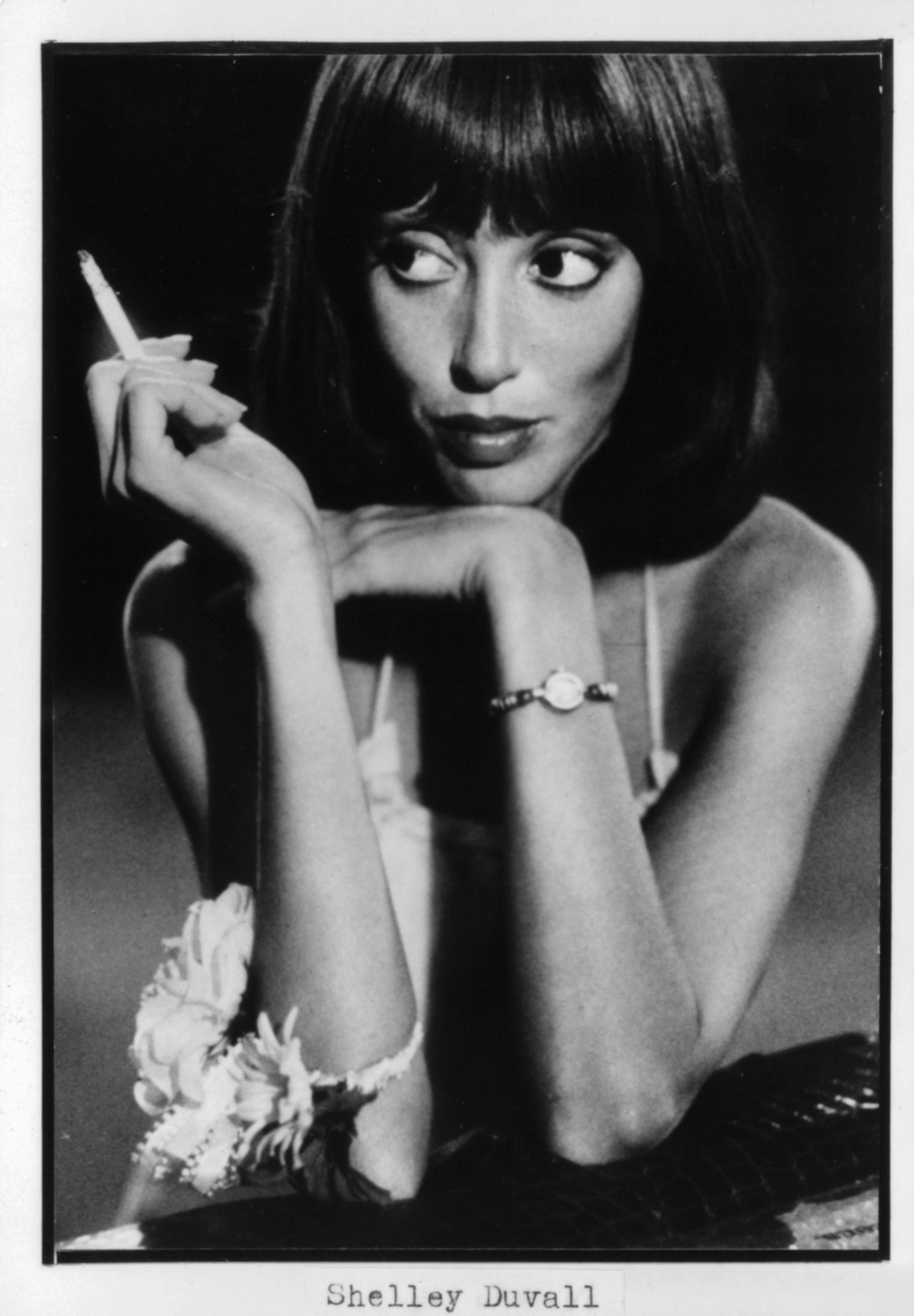 Shelley Duvall posing for a picture in 1975. | Source: Getty Images