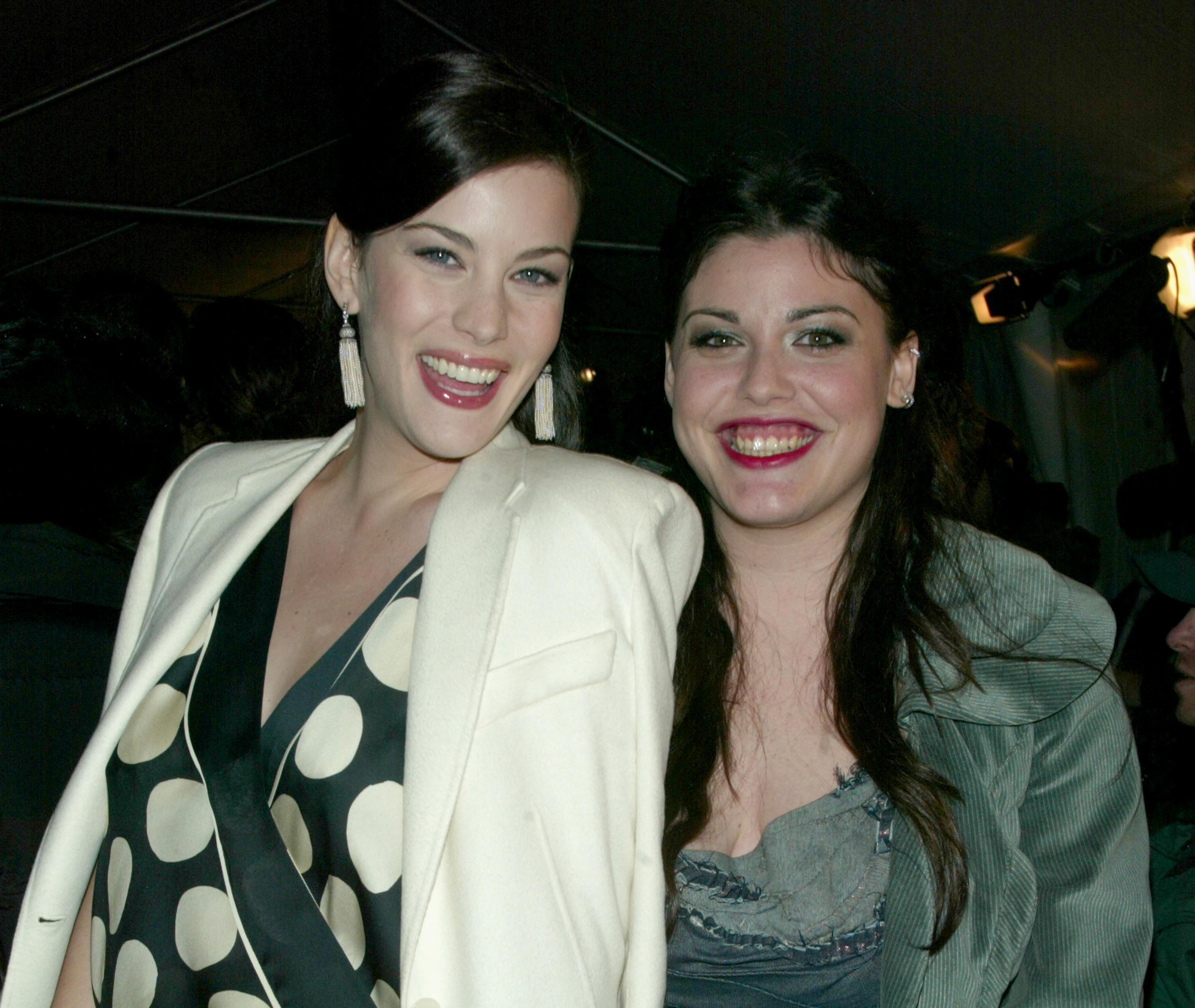 Liv Tyler & Mia Tyler at Ziegfeld Theatre in New York, United States on December 05, 2002. | Source: Getty Images